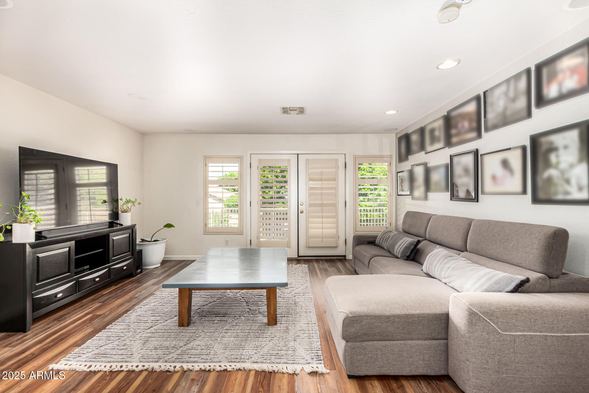 6320 W HONEYSUCKLE Drive