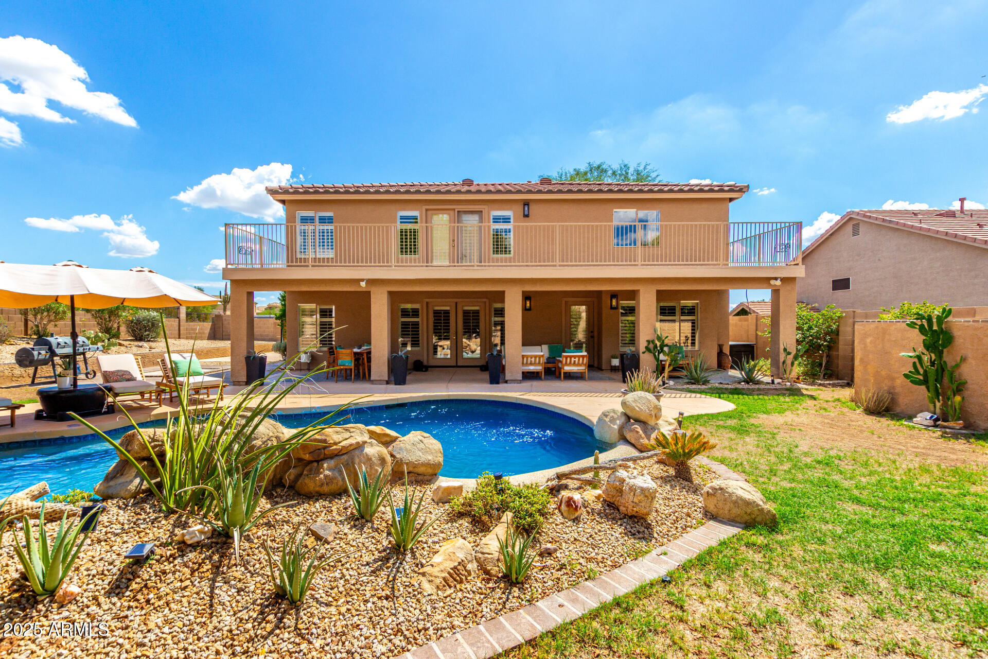 6320 W HONEYSUCKLE Drive