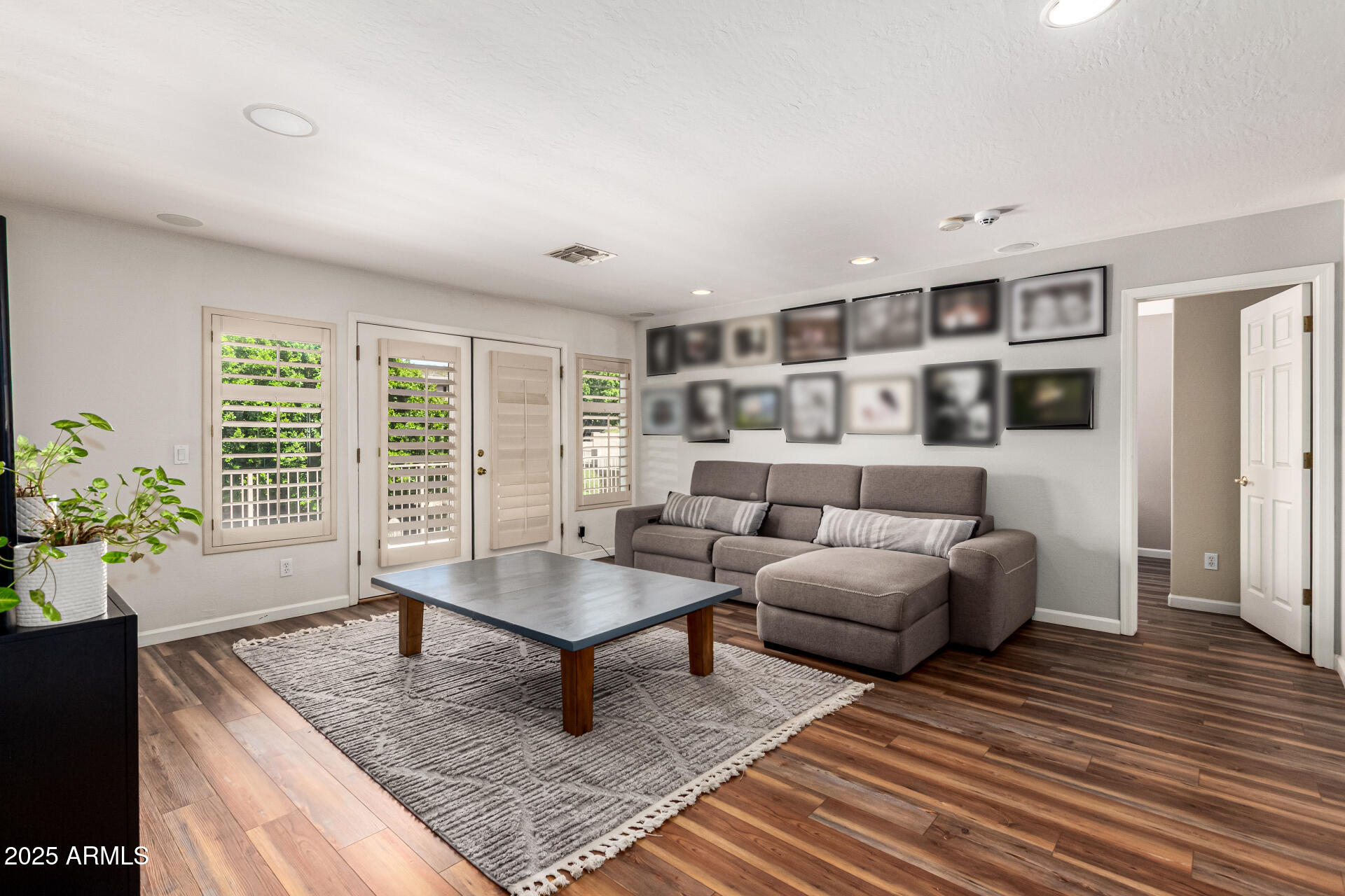6320 W HONEYSUCKLE Drive