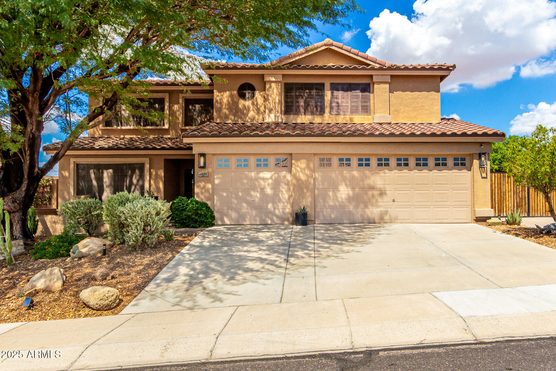 6320 W HONEYSUCKLE Drive