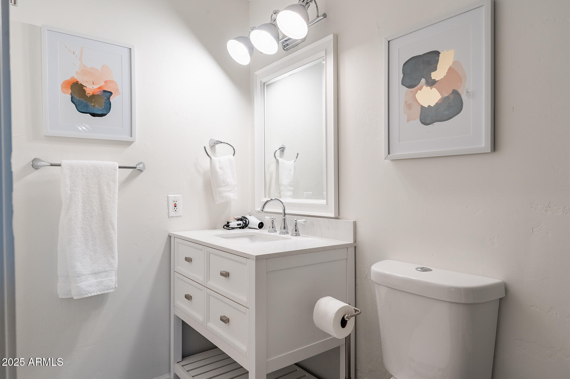 8226 E JACKRABBIT Road