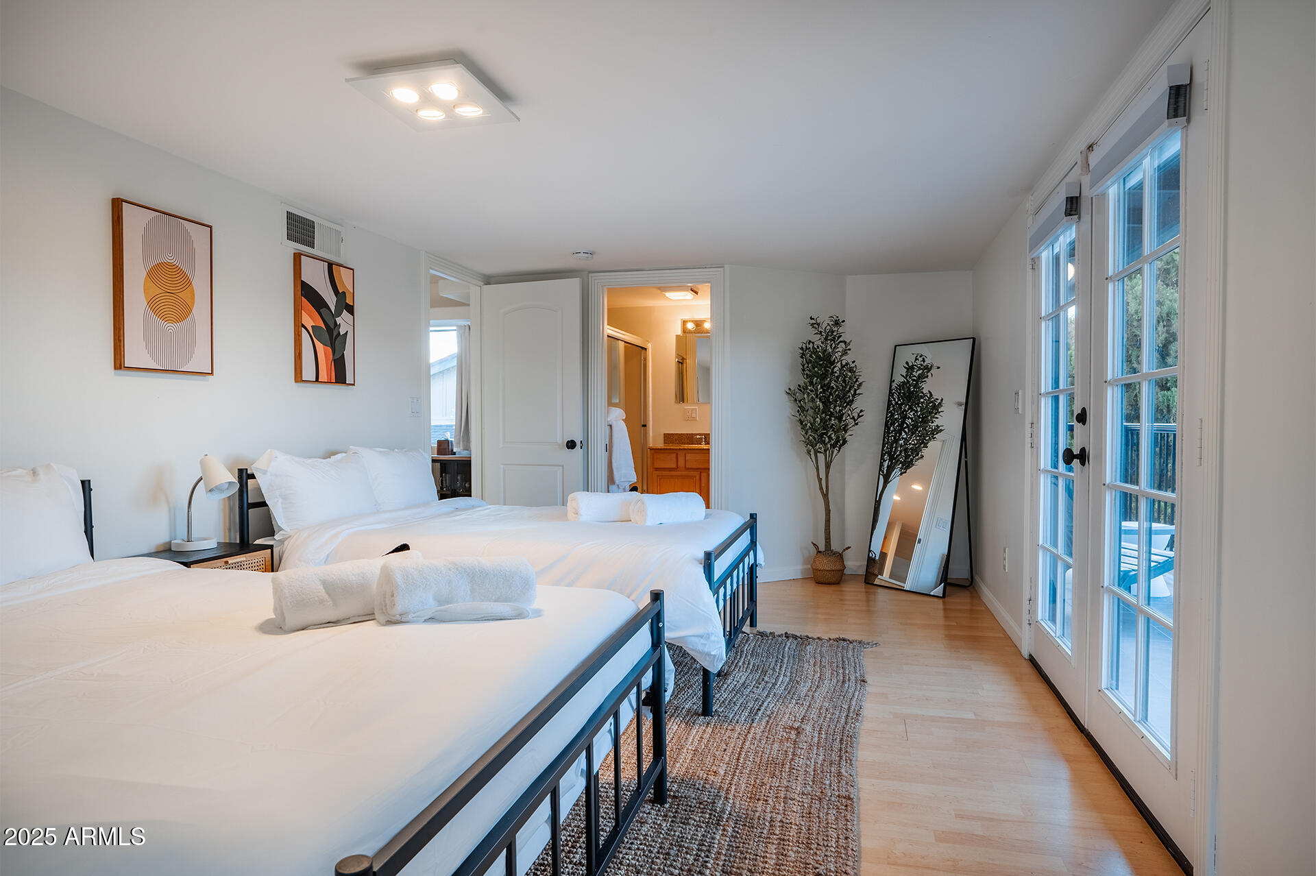 8226 E JACKRABBIT Road