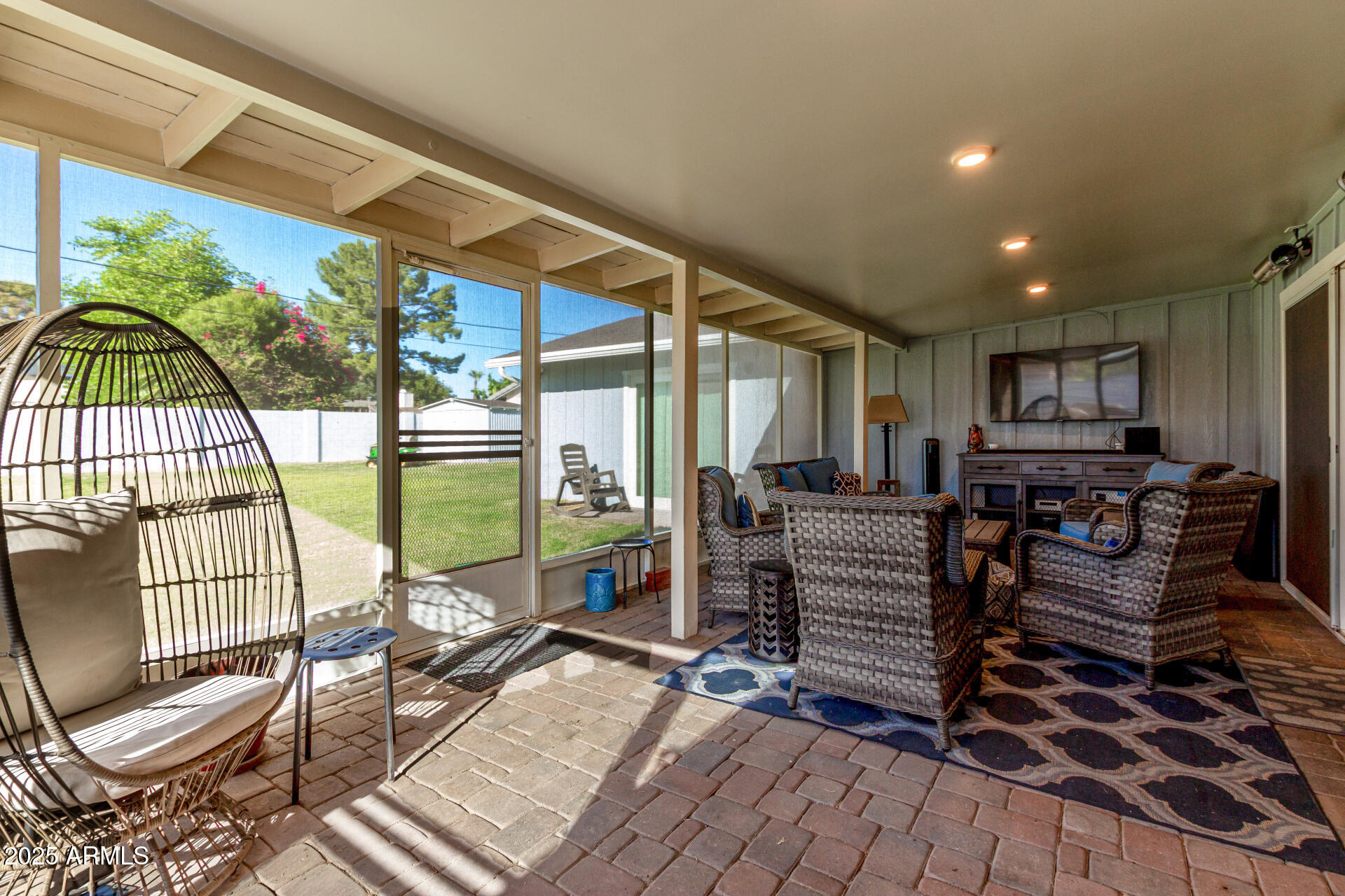 126 E HARMONT Drive