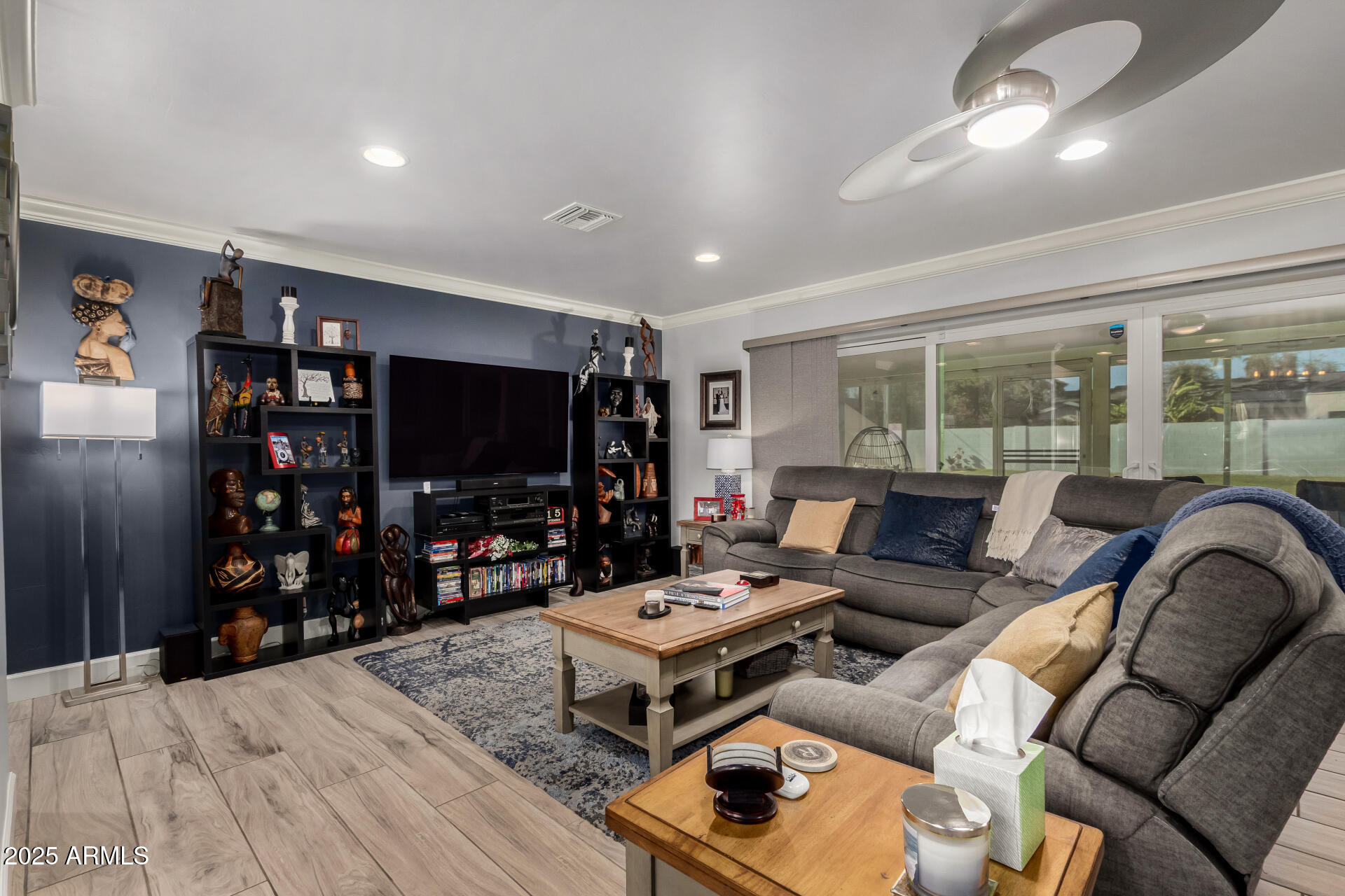 126 E HARMONT Drive