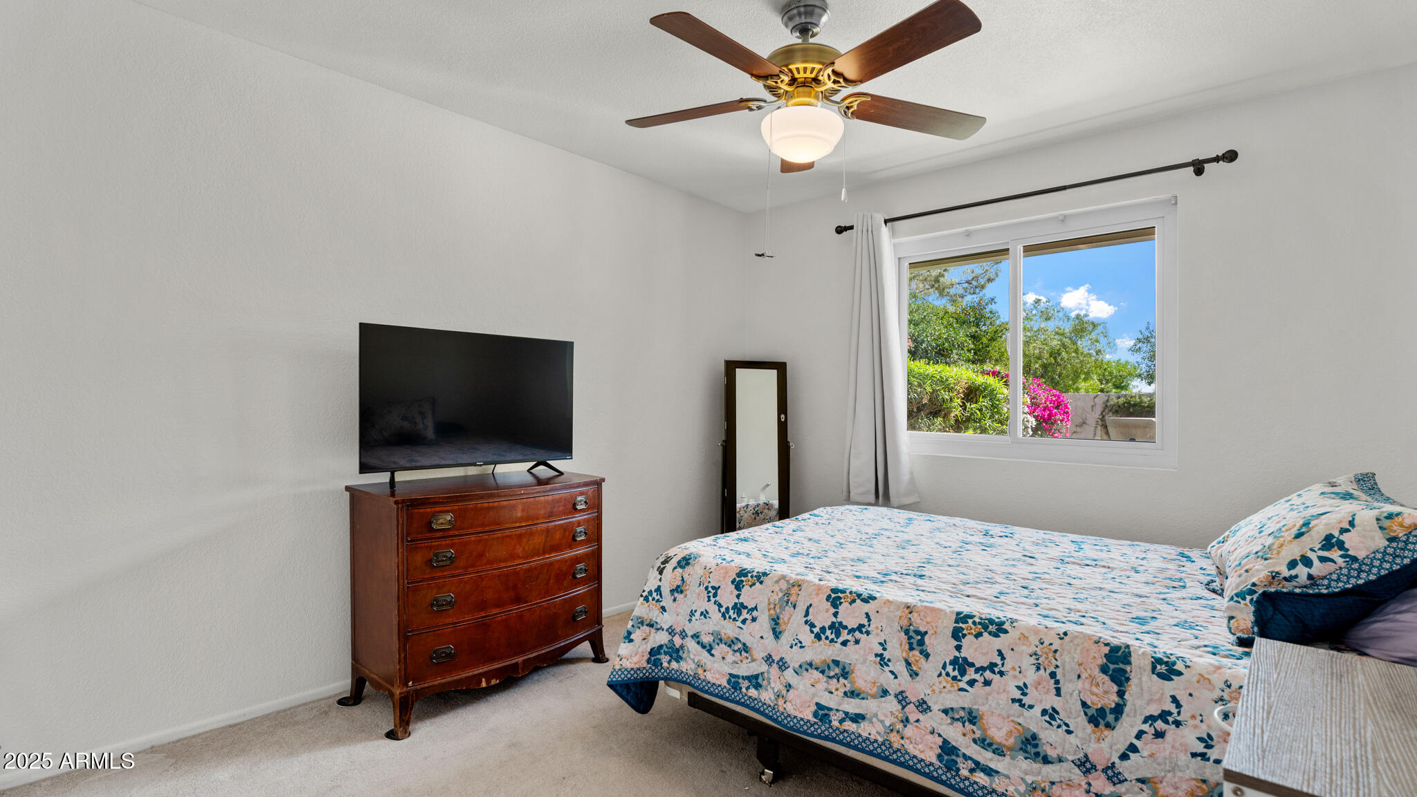 4409 E GELDING Drive