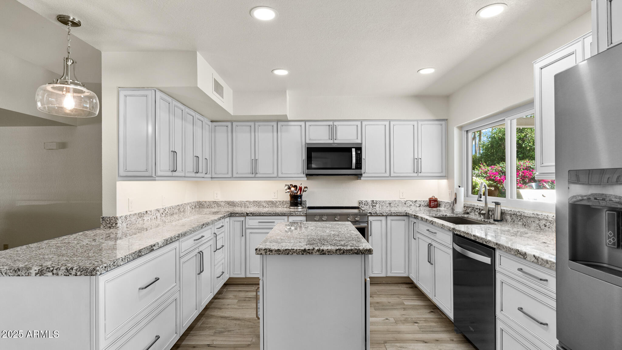4409 E GELDING Drive