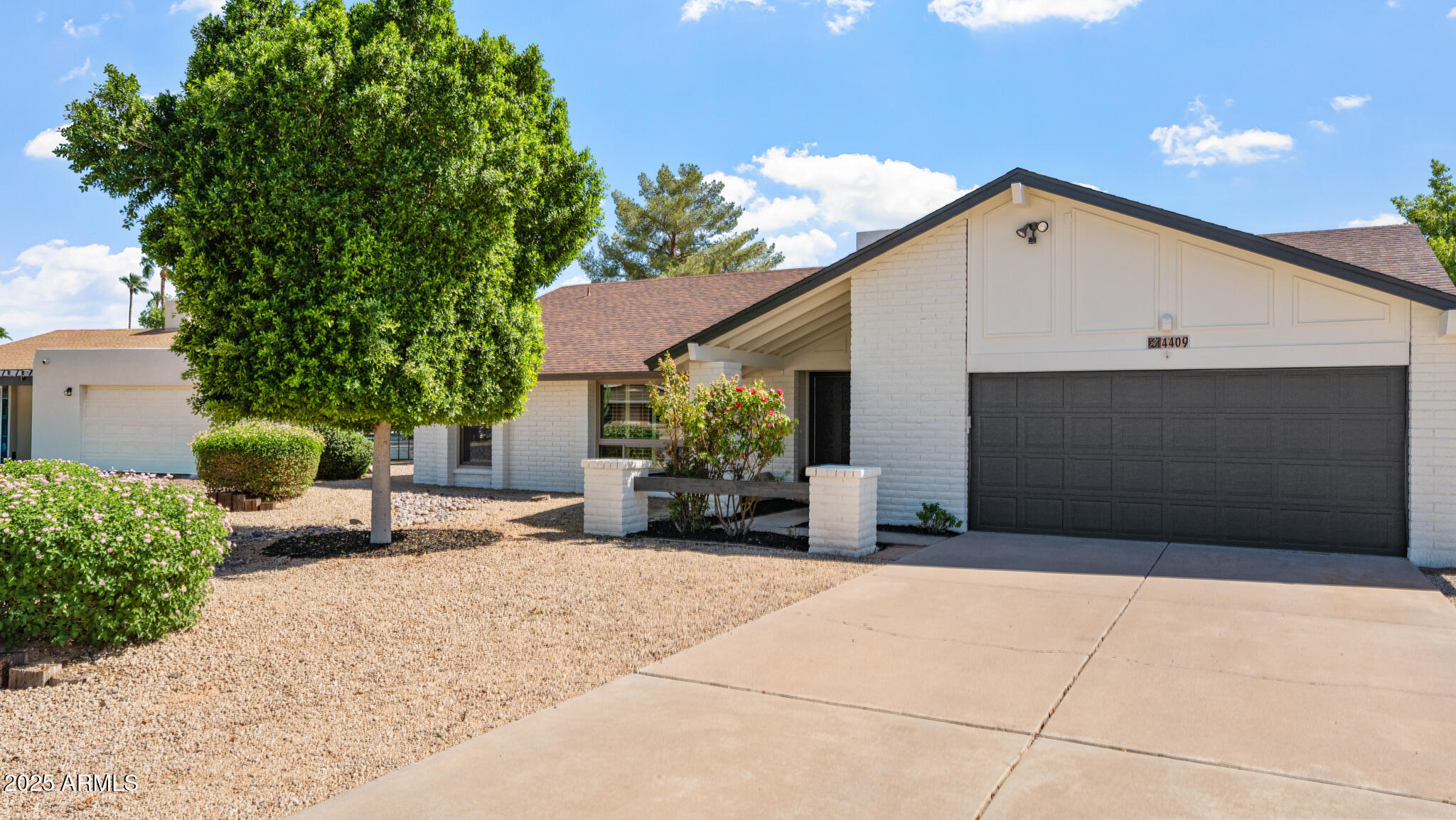 4409 E GELDING Drive