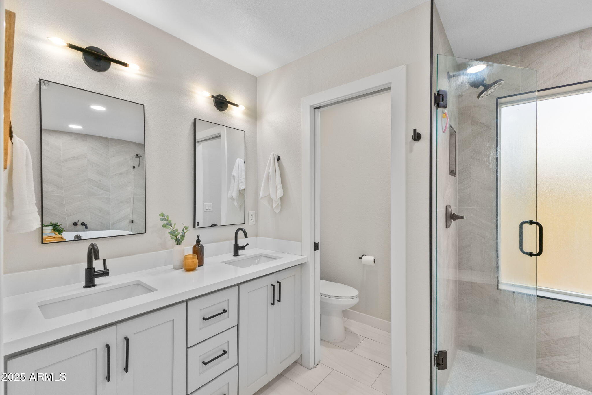 5009 E PARADISE Lane