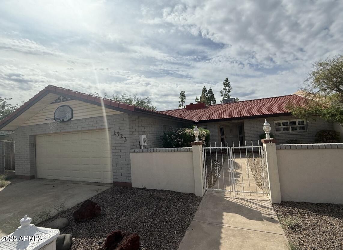 1523 W Glenn Drive