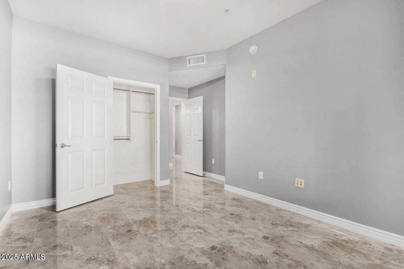 5450 E DEER VALLEY Drive, 1006