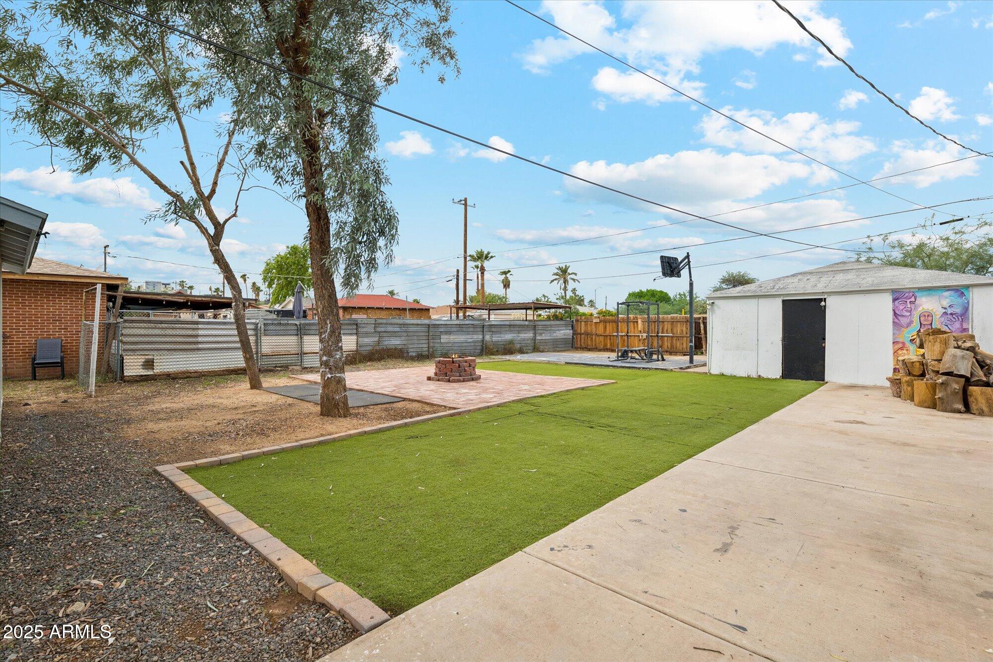 1534 E CULVER Street