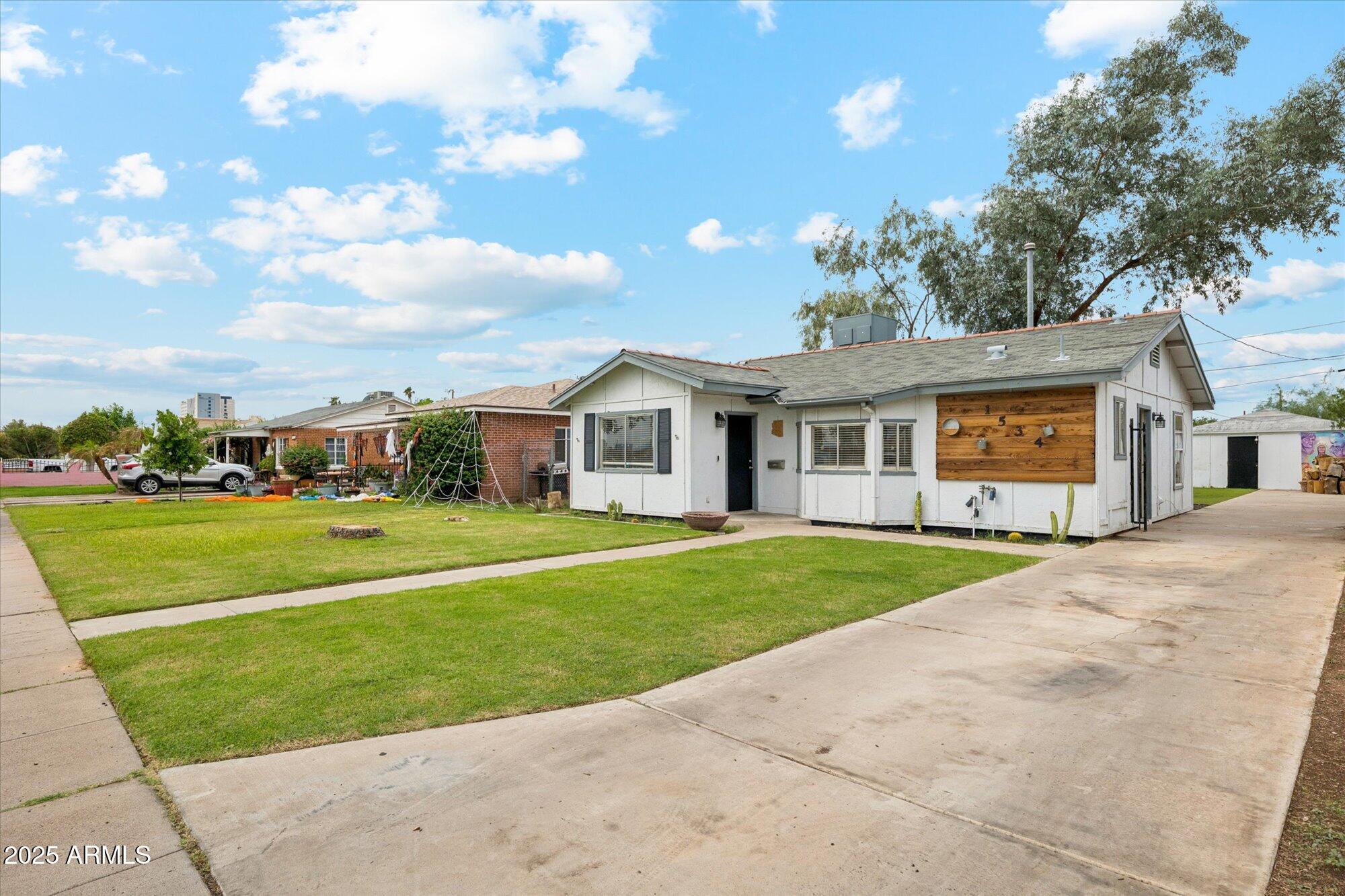 1534 E CULVER Street