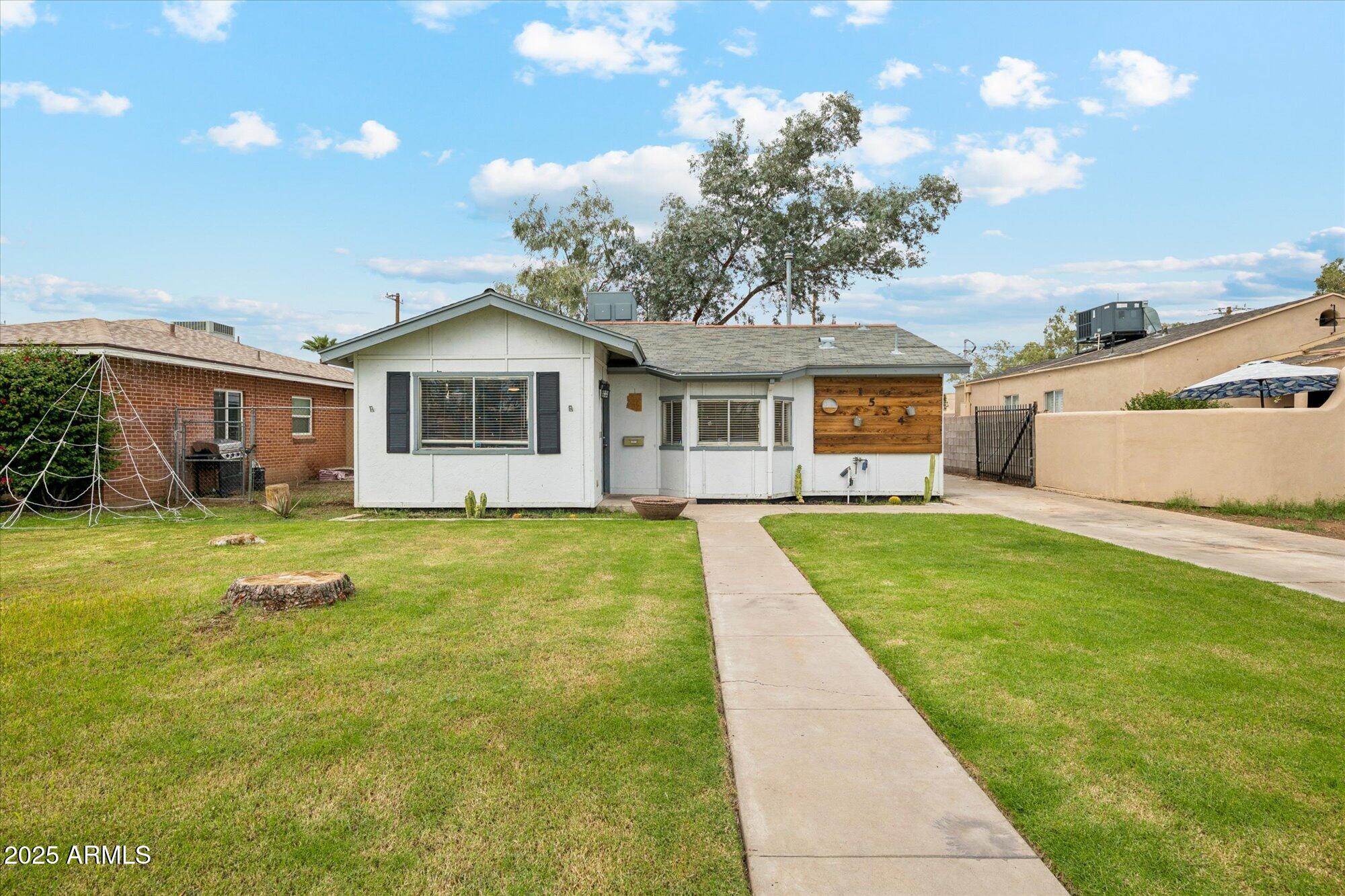 1534 E CULVER Street