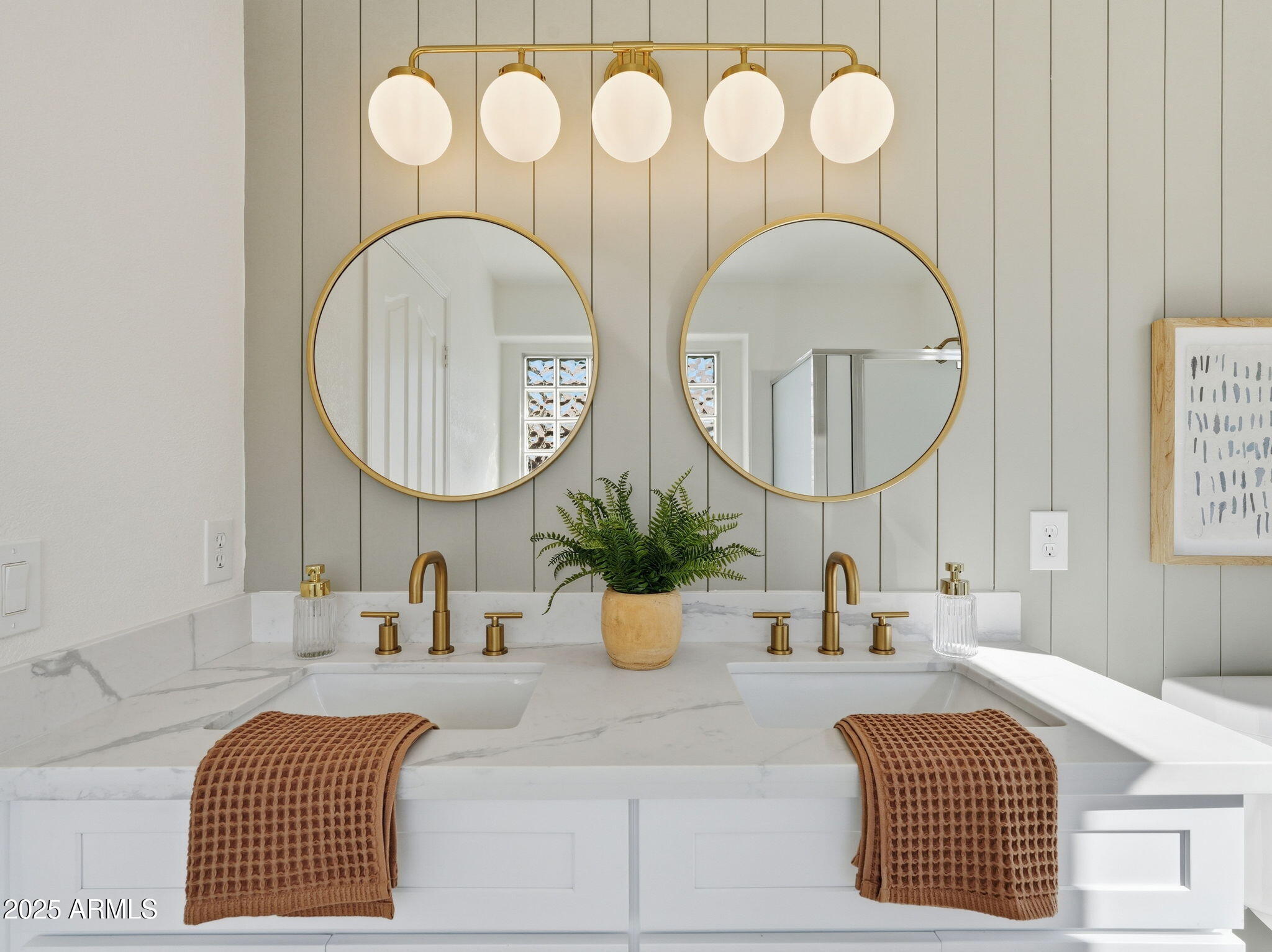 2508 S COLLEEN Circle