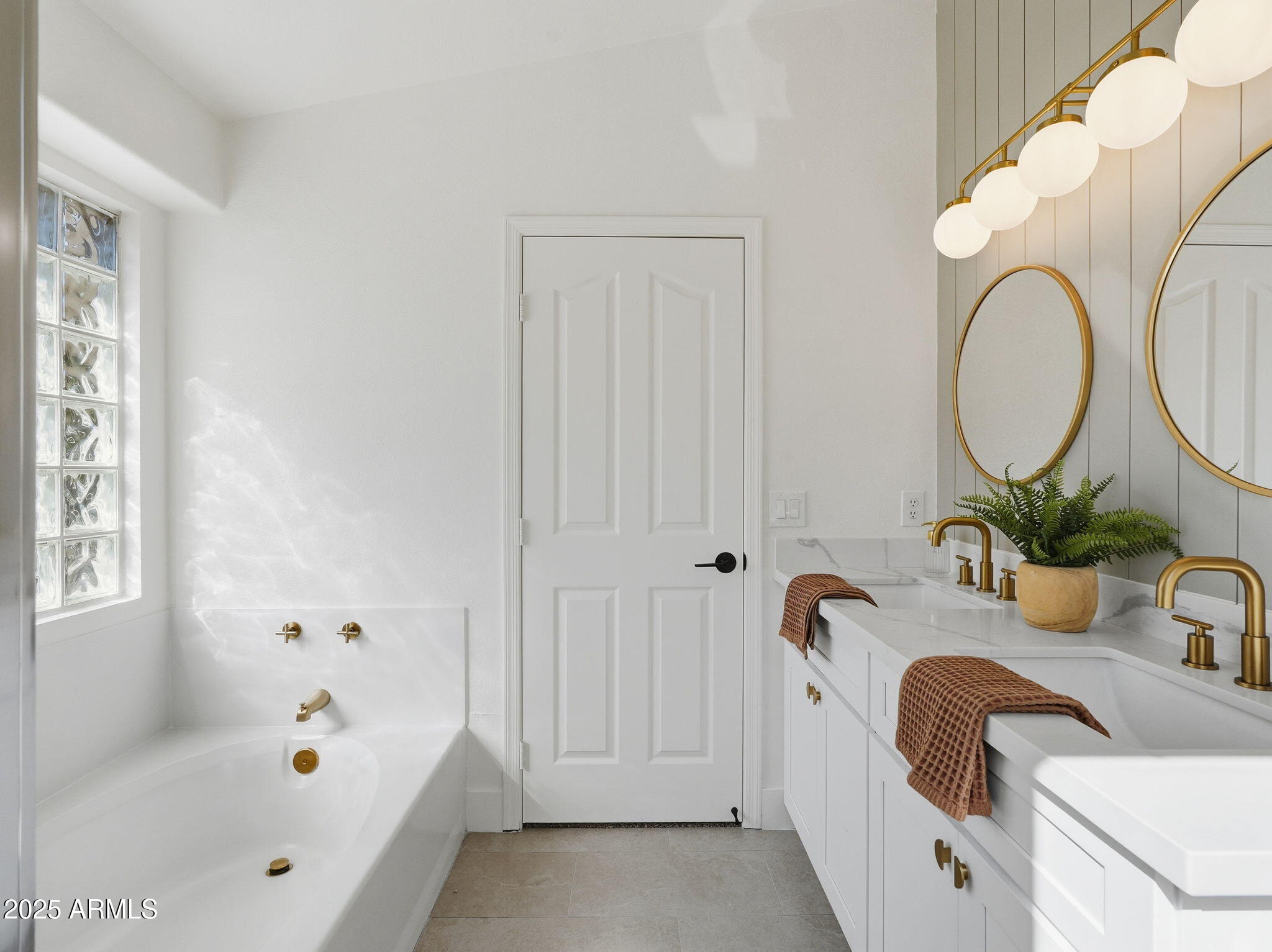 2508 S COLLEEN Circle