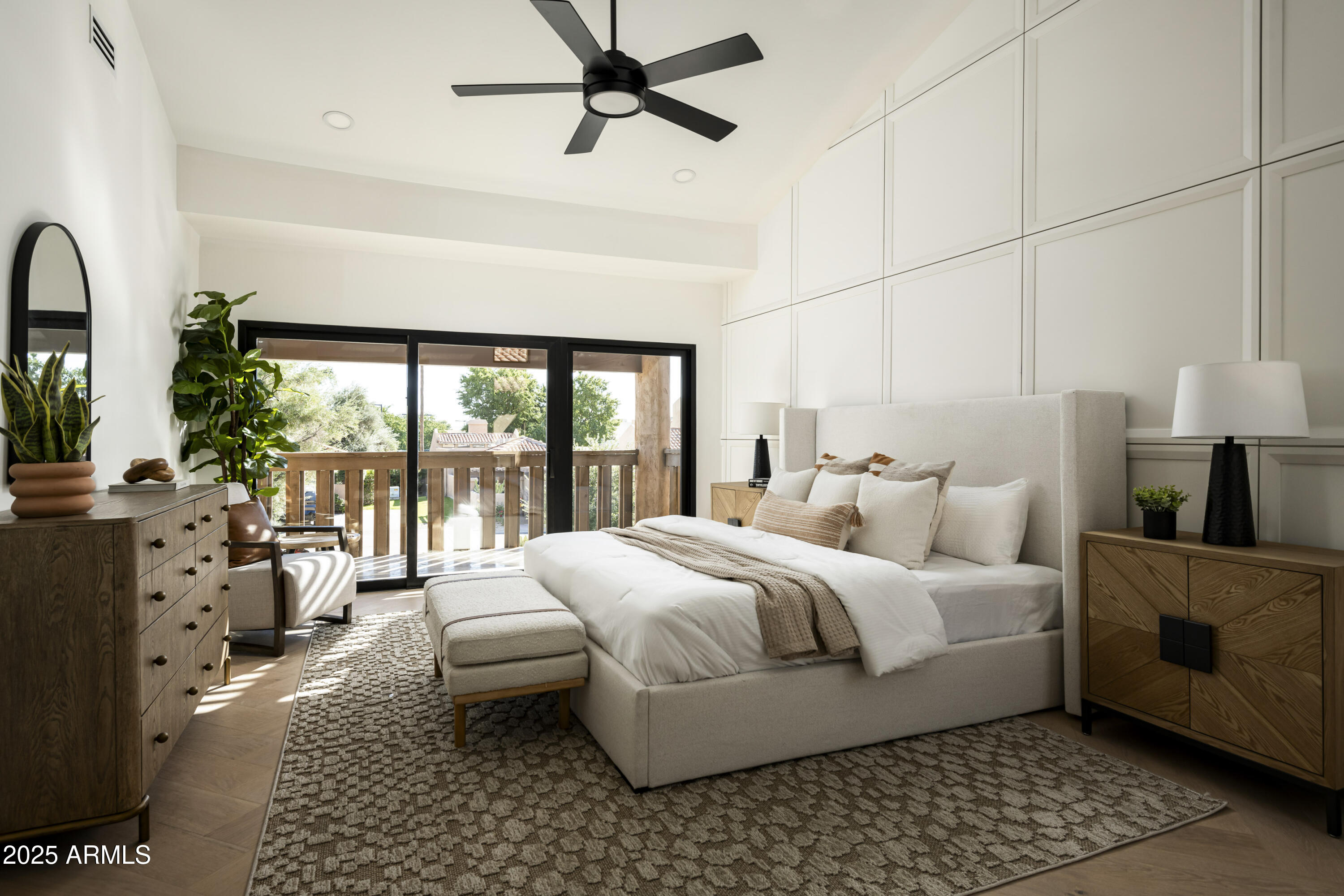 4446 E CAMELBACK Road, 102