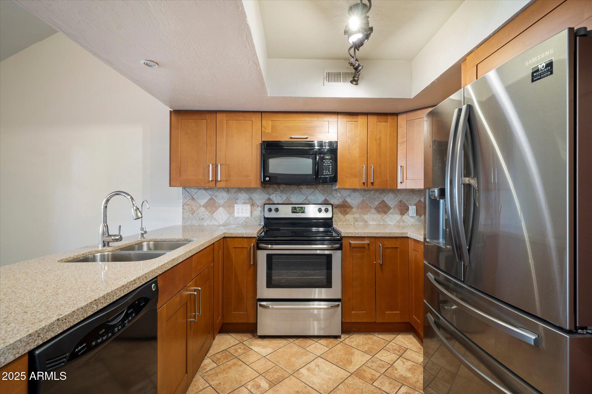 6533 N 7TH Avenue, 2