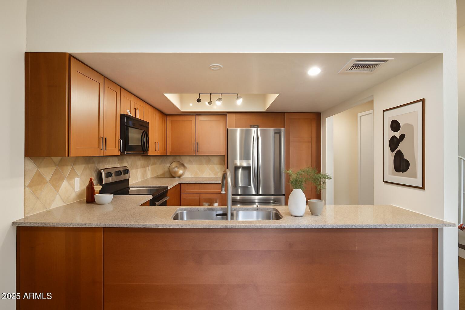 6533 N 7TH Avenue, 2