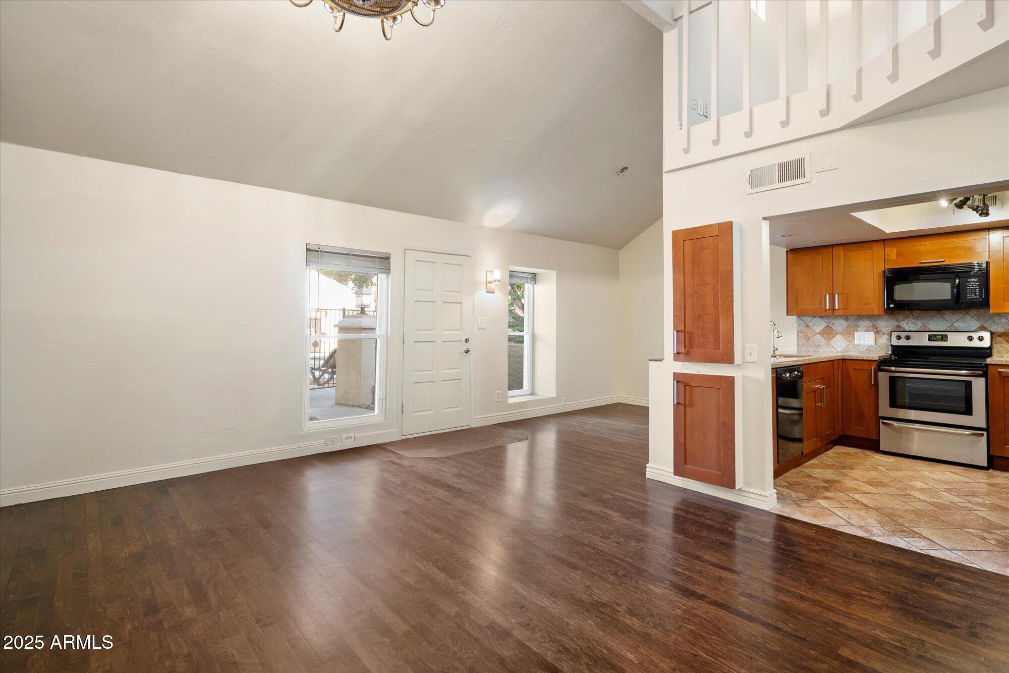 6533 N 7TH Avenue, 2