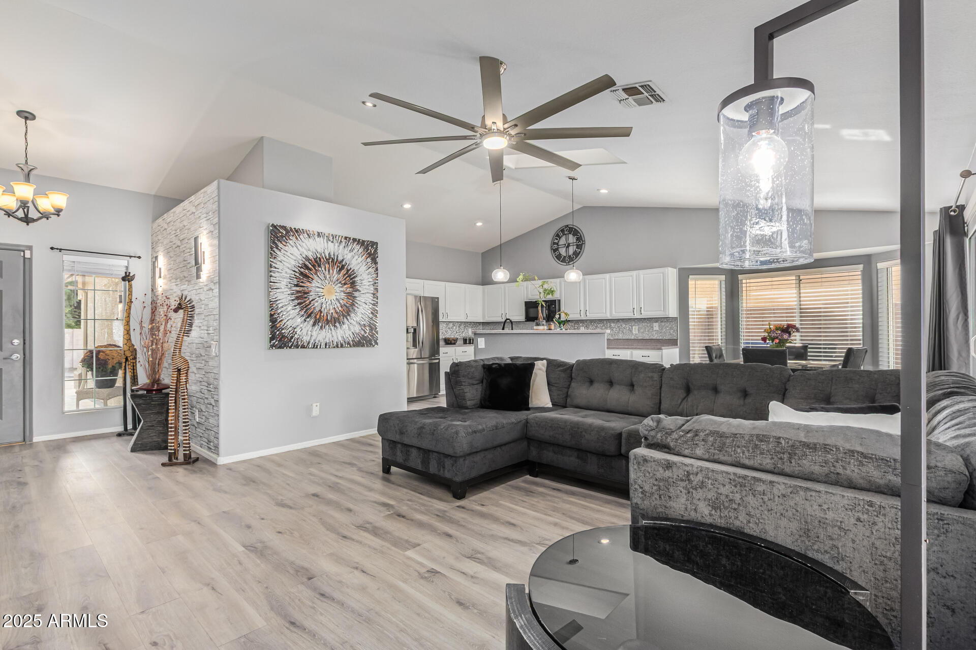 840 S PINEVIEW Drive