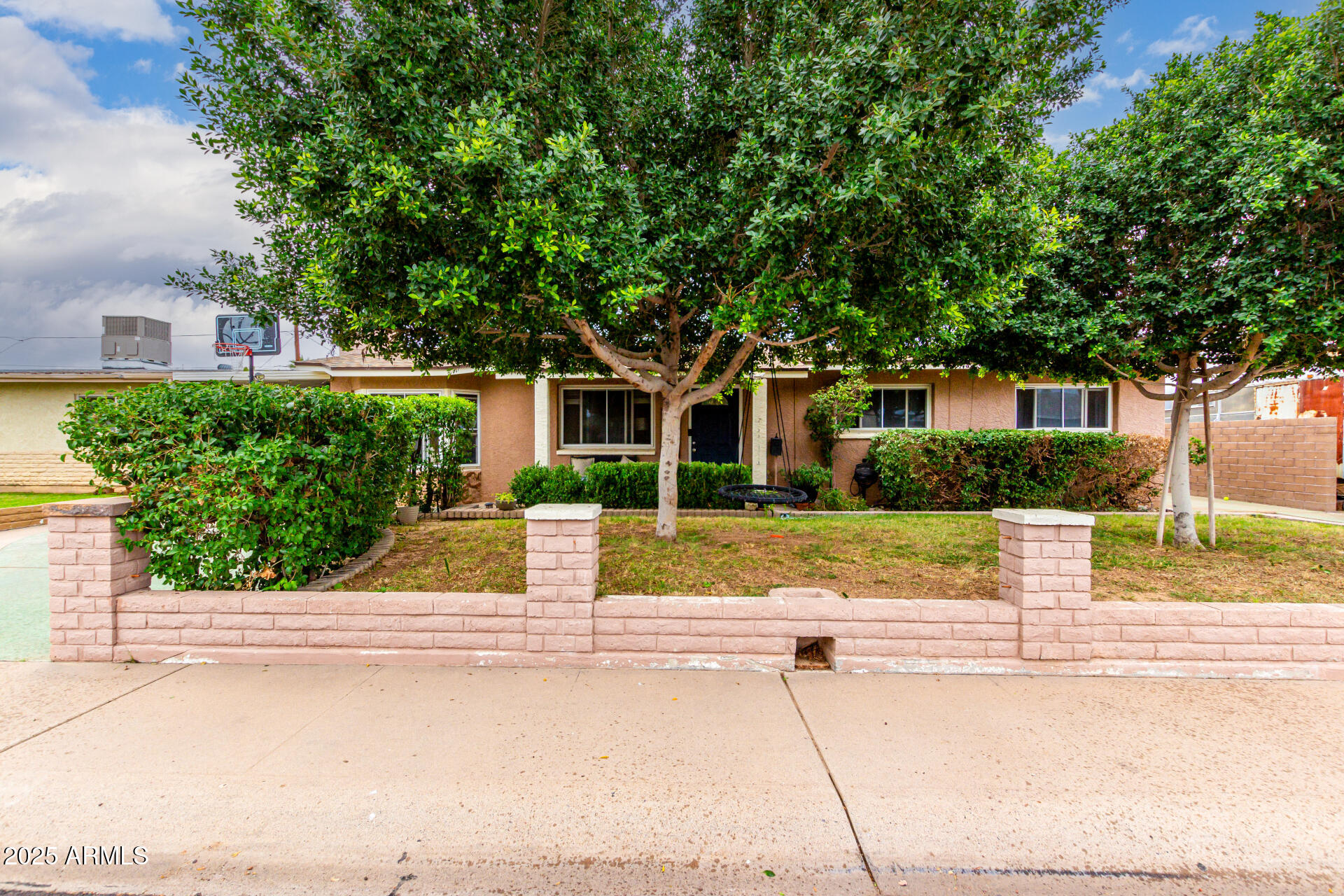 3313 W SURREY Avenue