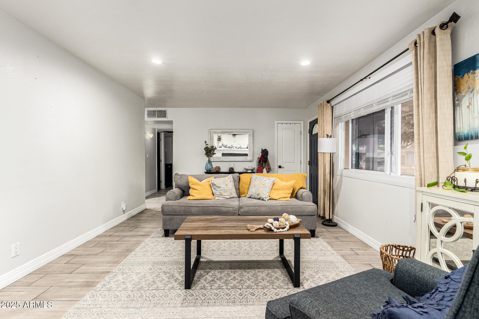 3313 W SURREY Avenue