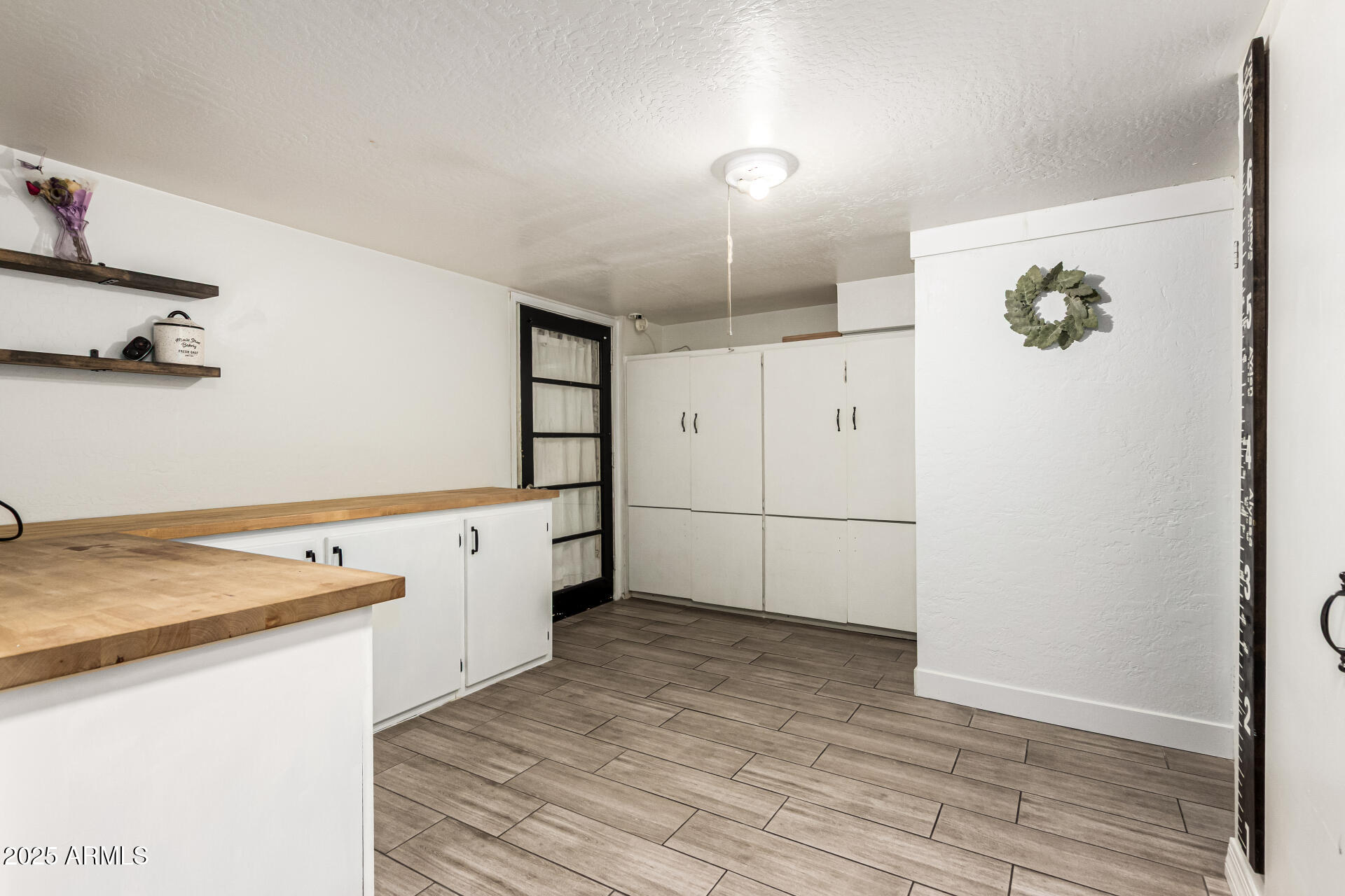 3313 W SURREY Avenue