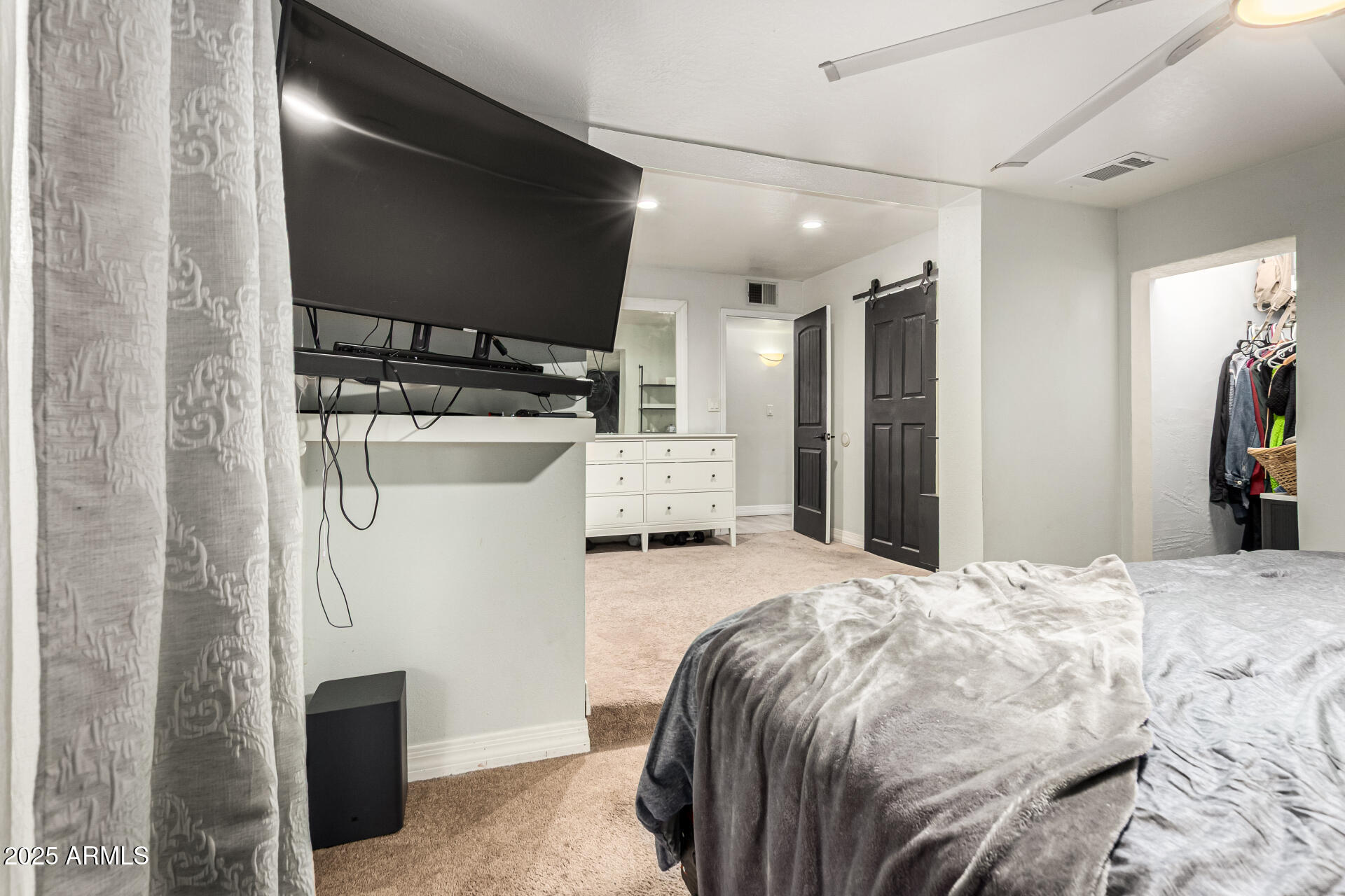 3313 W SURREY Avenue