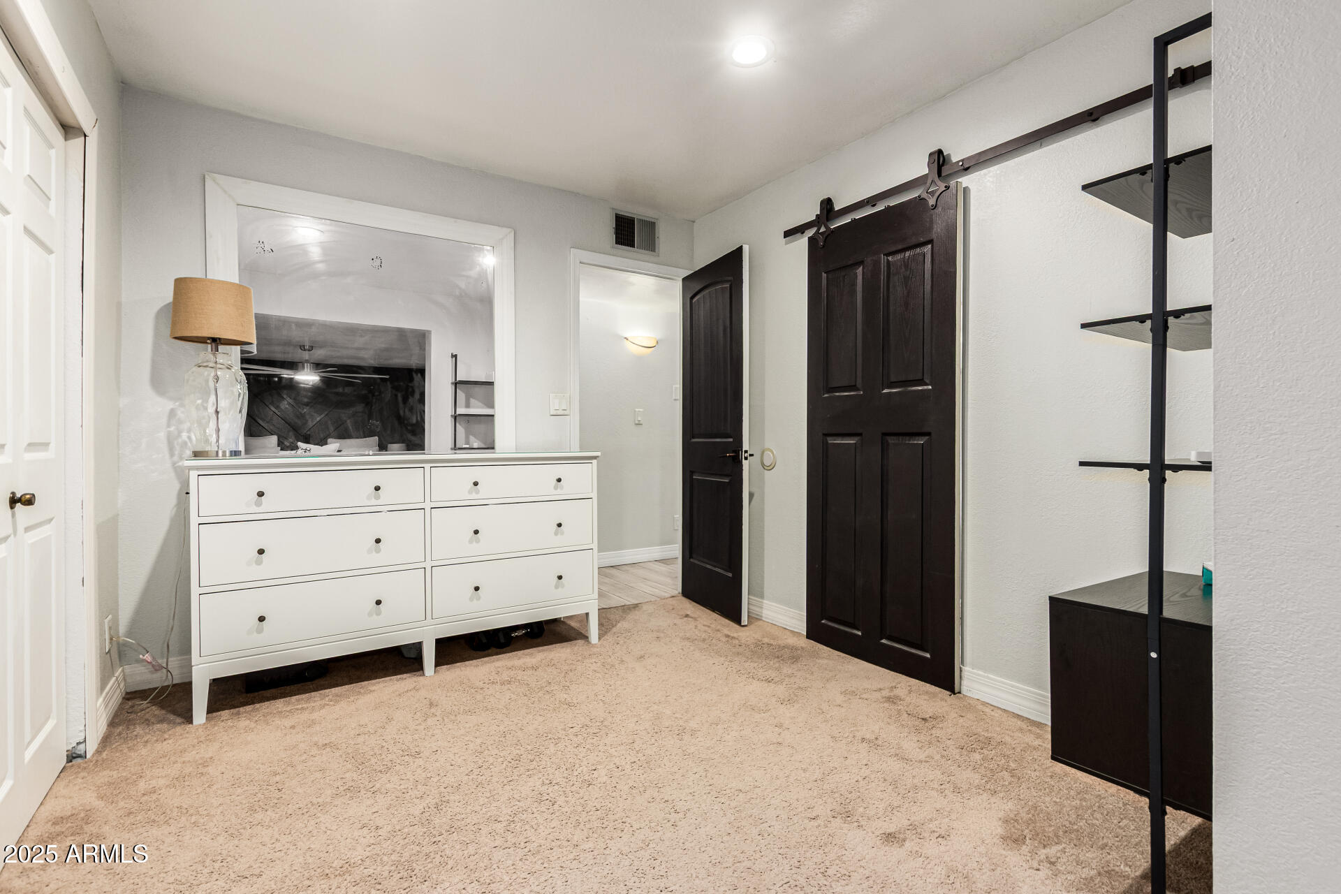 3313 W SURREY Avenue