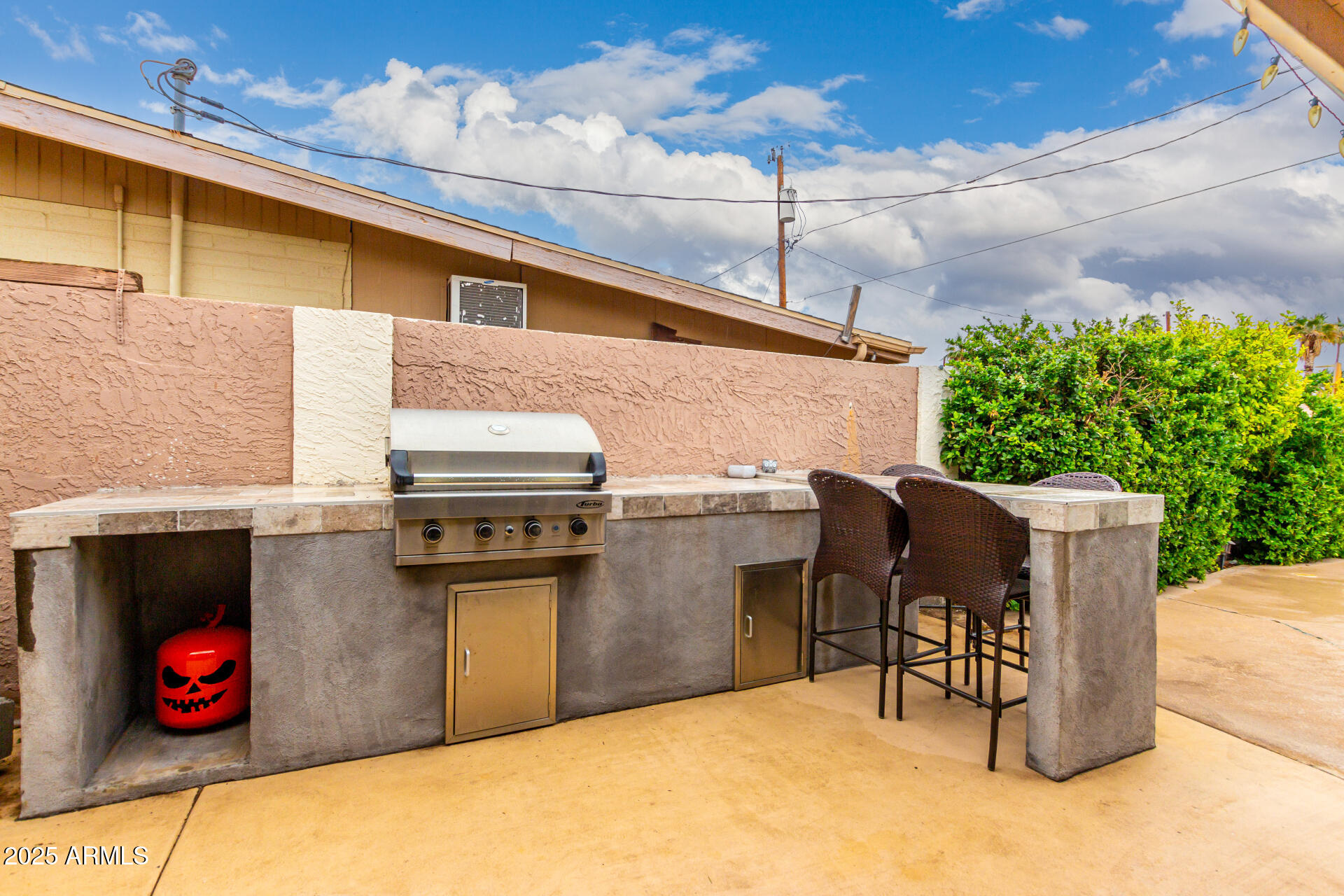 3313 W SURREY Avenue