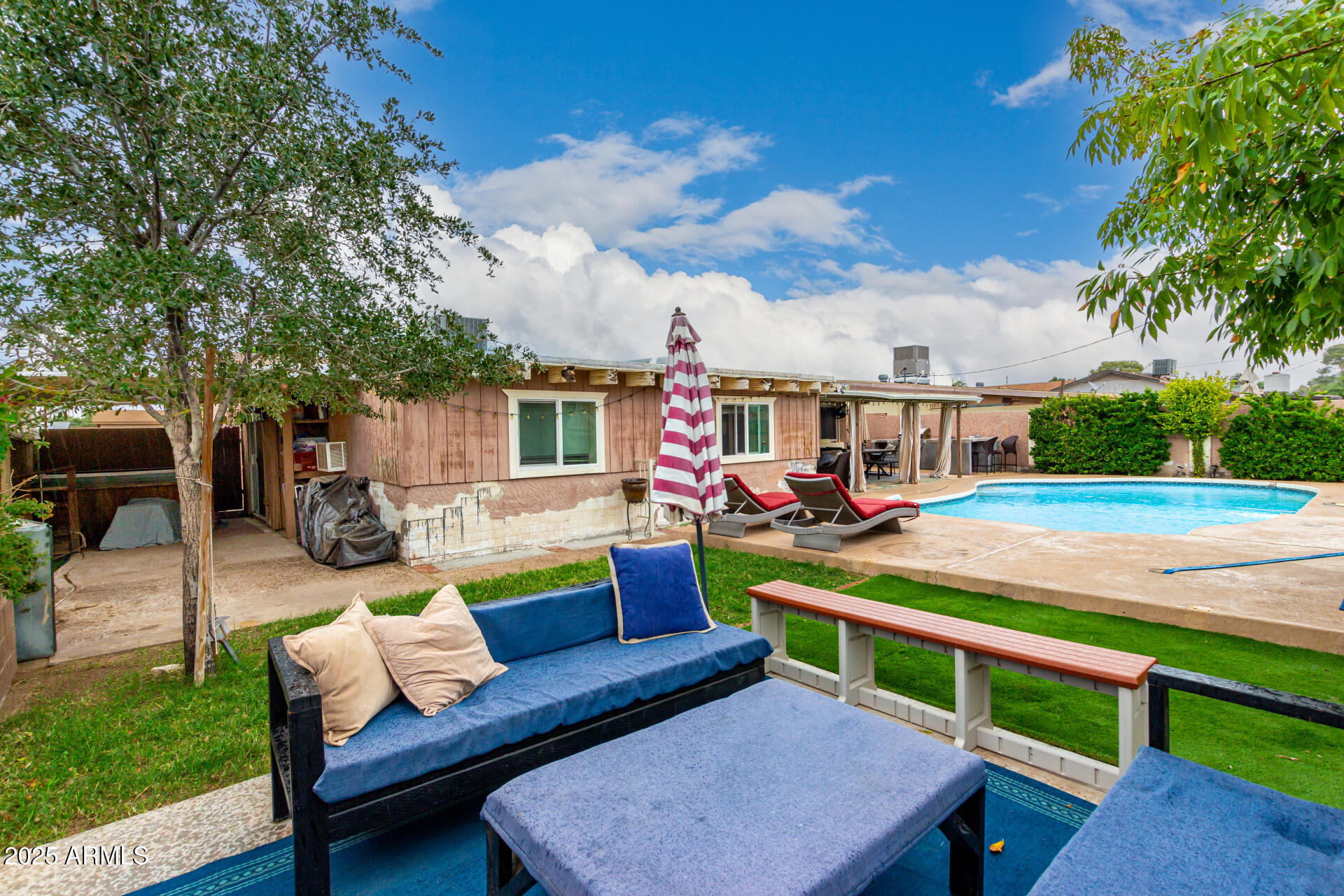 3313 W SURREY Avenue