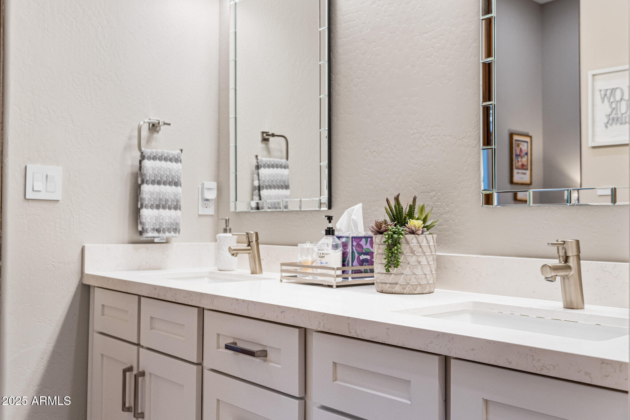 8084 E WINDWOOD Lane