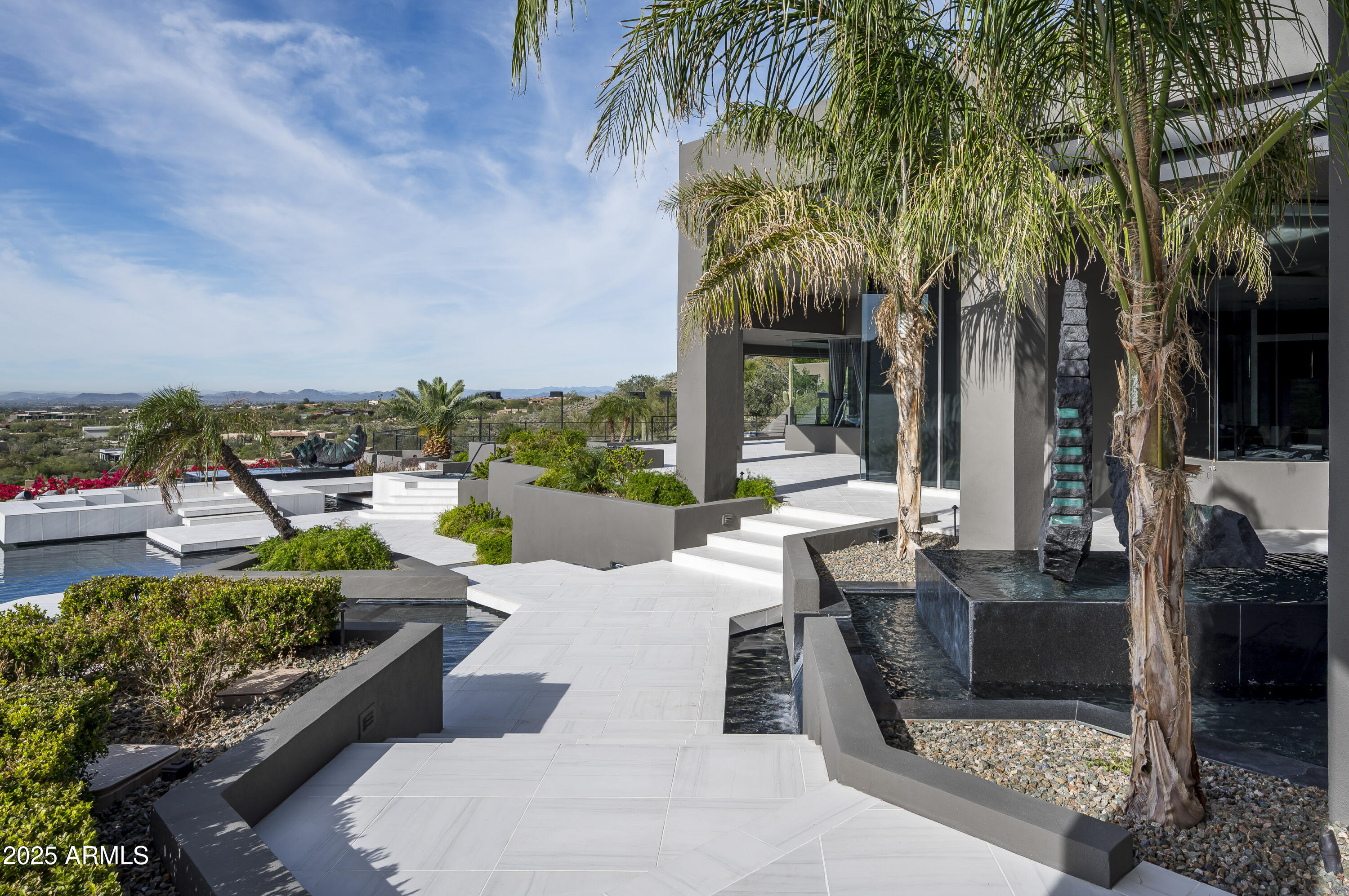 10324 E CALLE DE LAS BRISAS