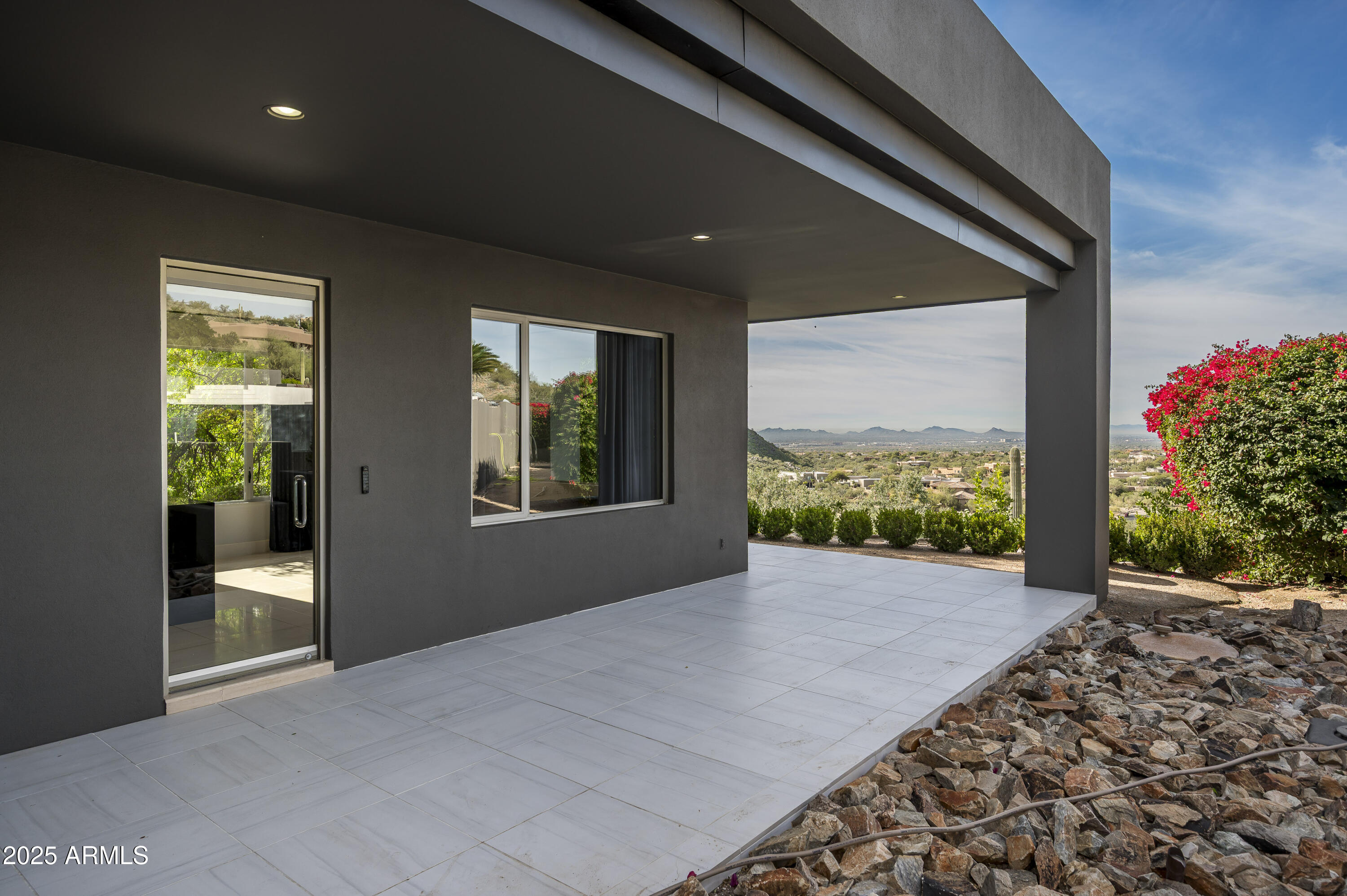 10324 E CALLE DE LAS BRISAS