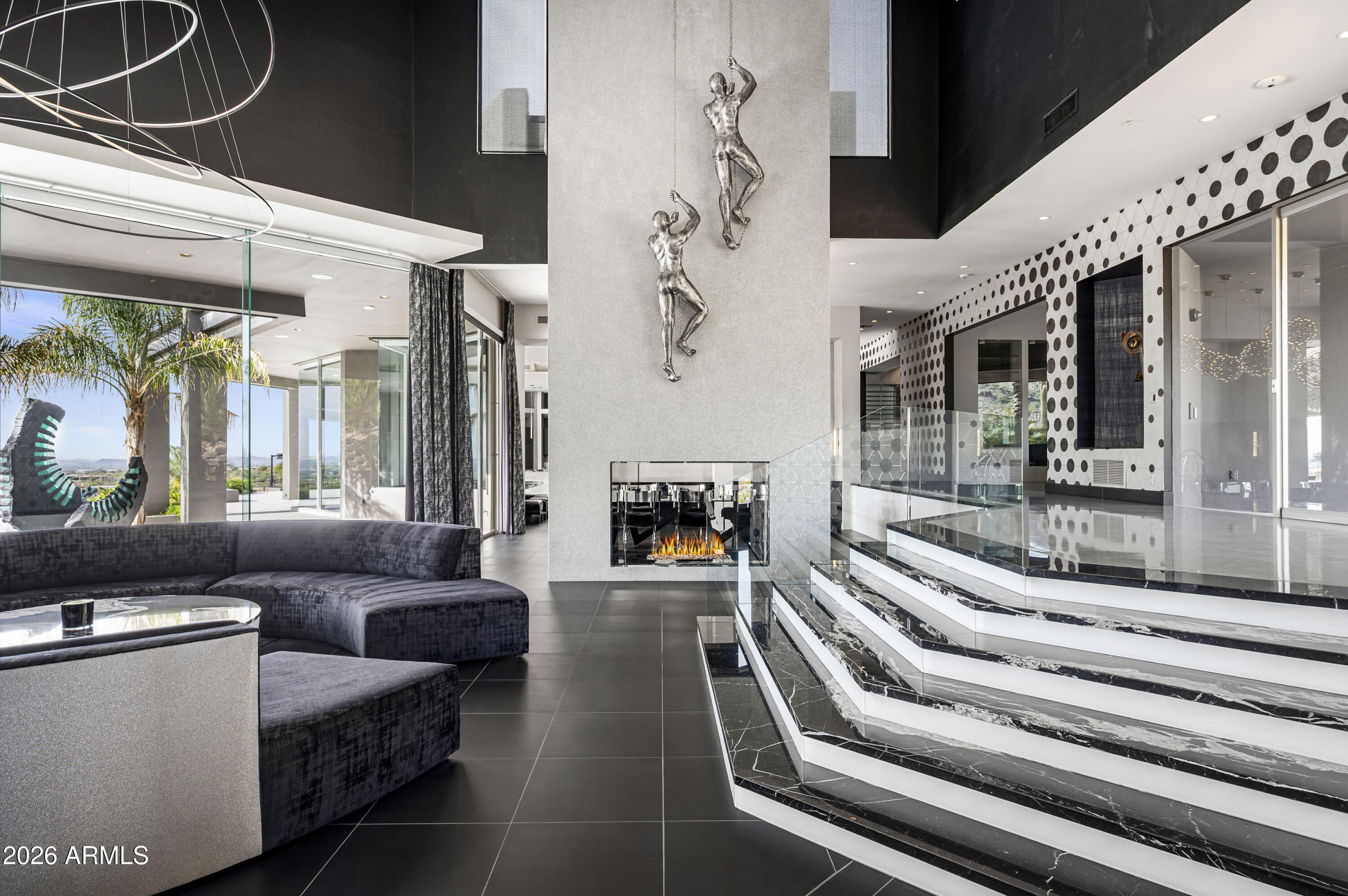 10324 E CALLE DE LAS BRISAS