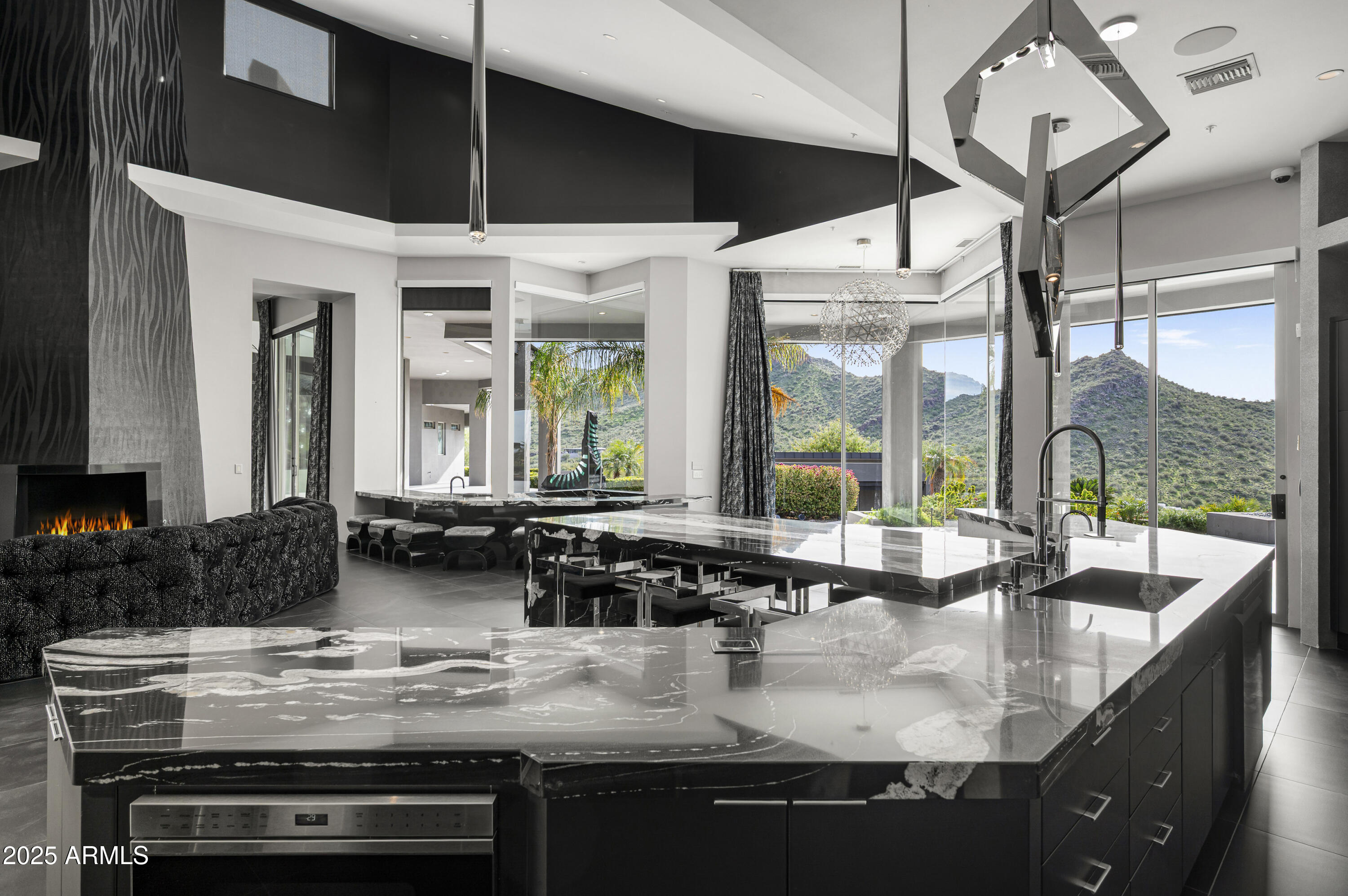 10324 E CALLE DE LAS BRISAS