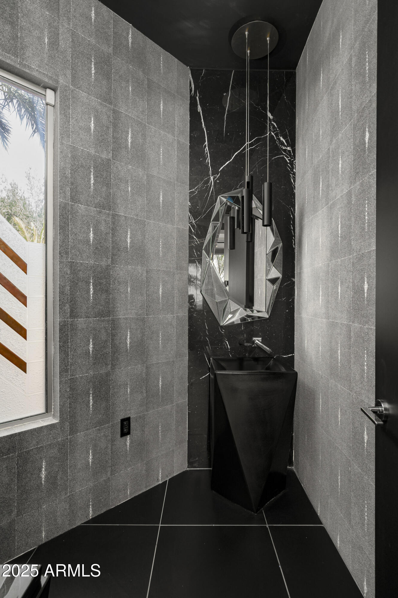 10324 E CALLE DE LAS BRISAS