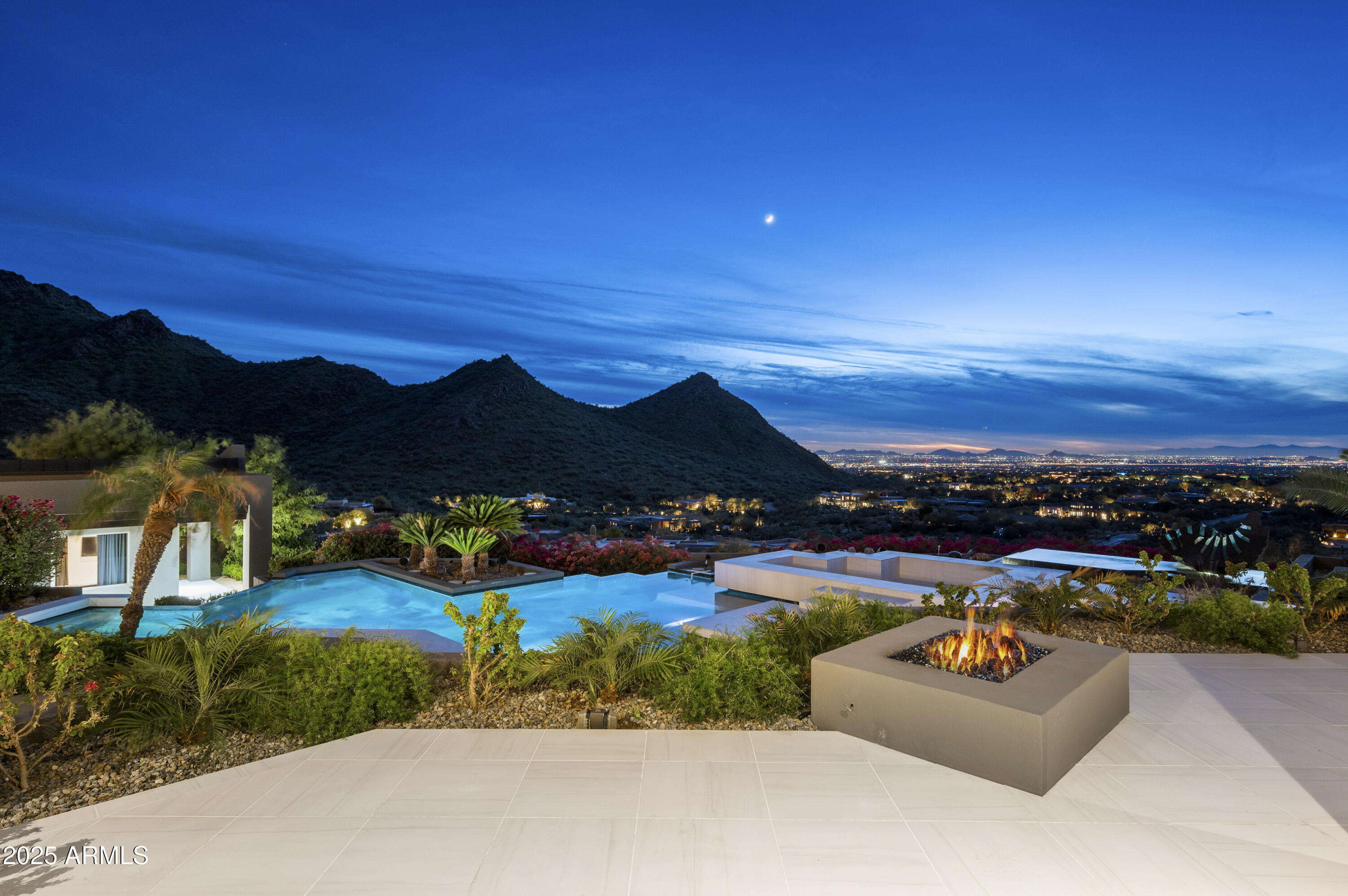 10324 E CALLE DE LAS BRISAS