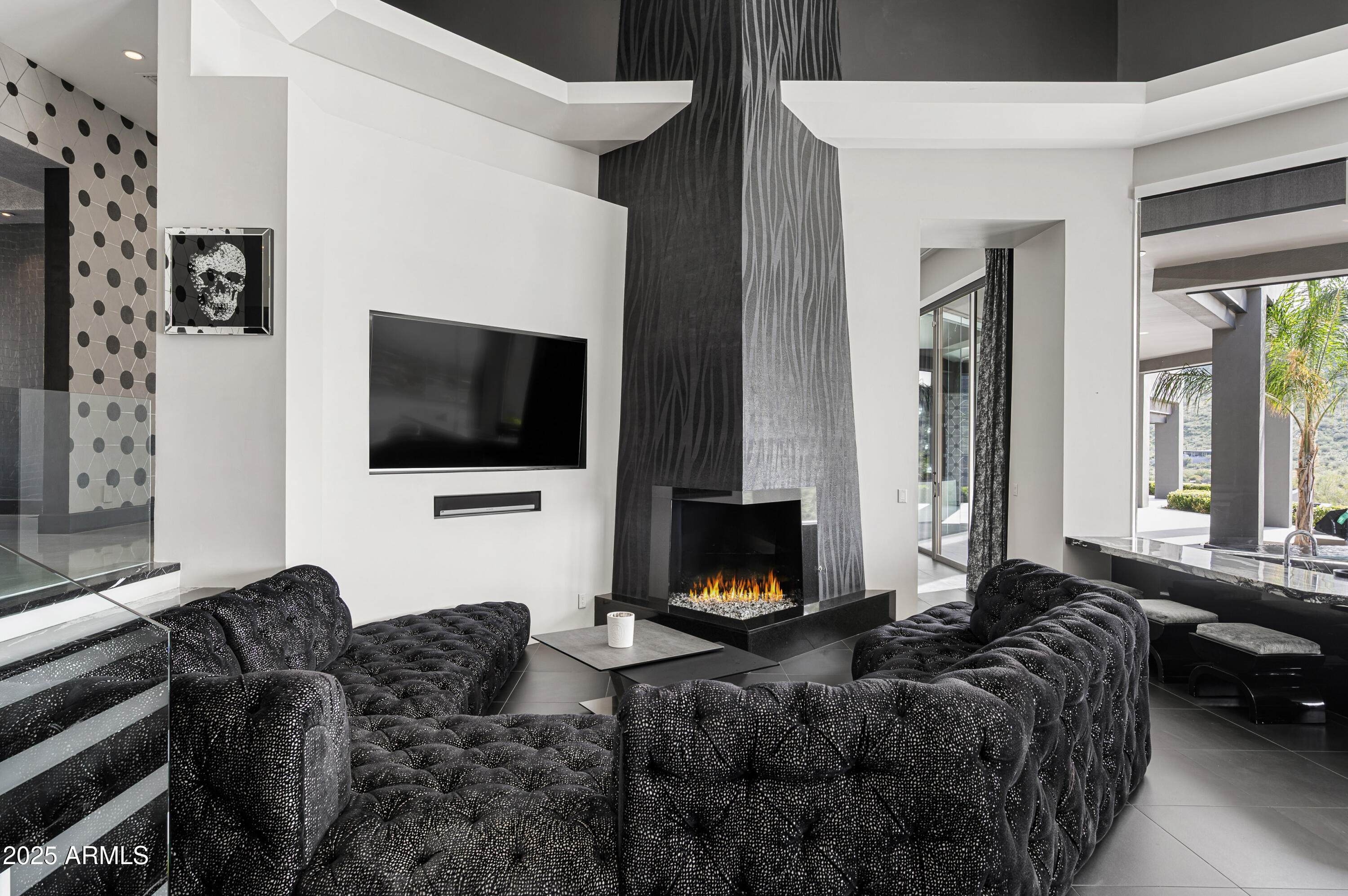 10324 E CALLE DE LAS BRISAS