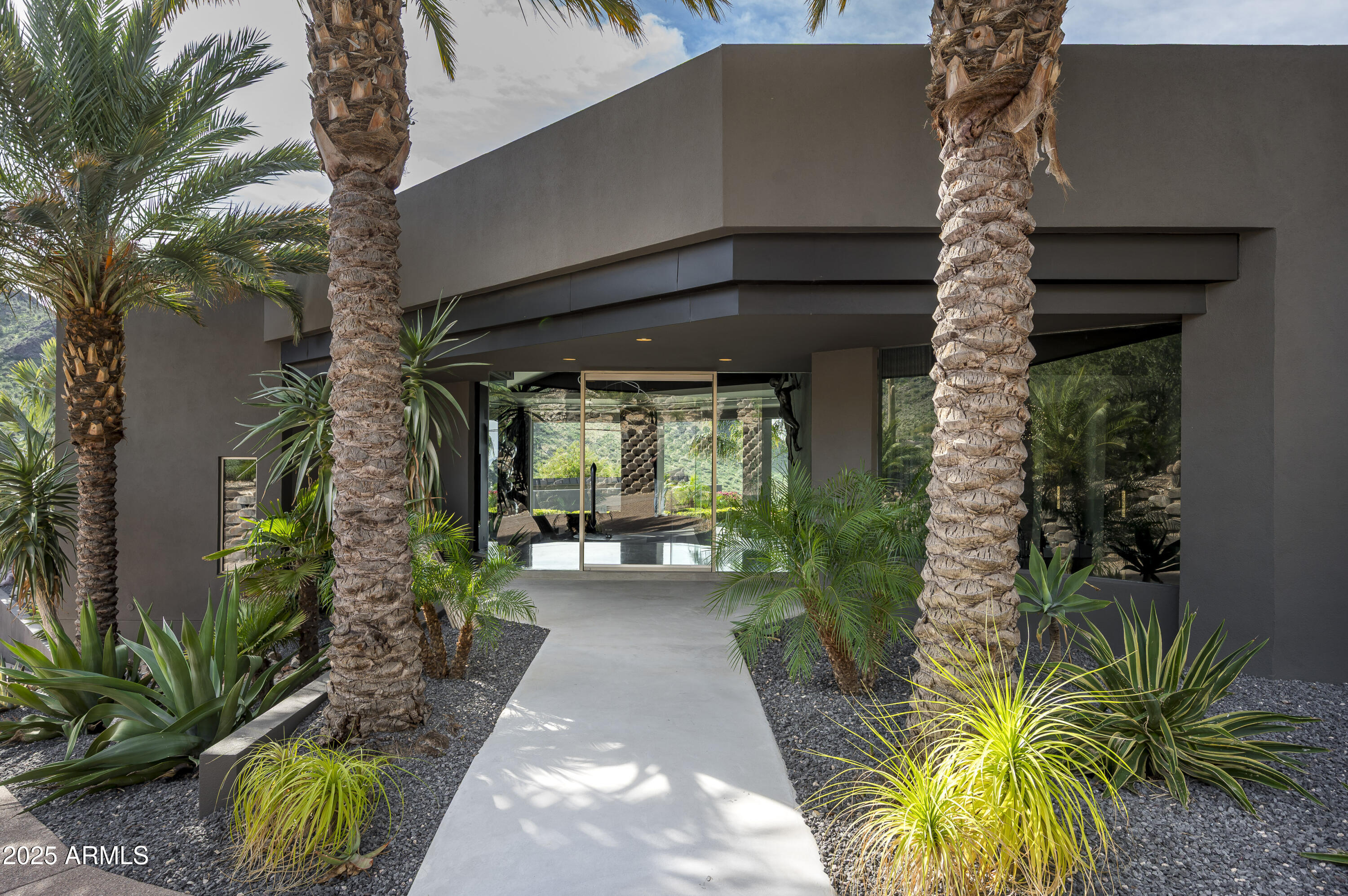 10324 E CALLE DE LAS BRISAS