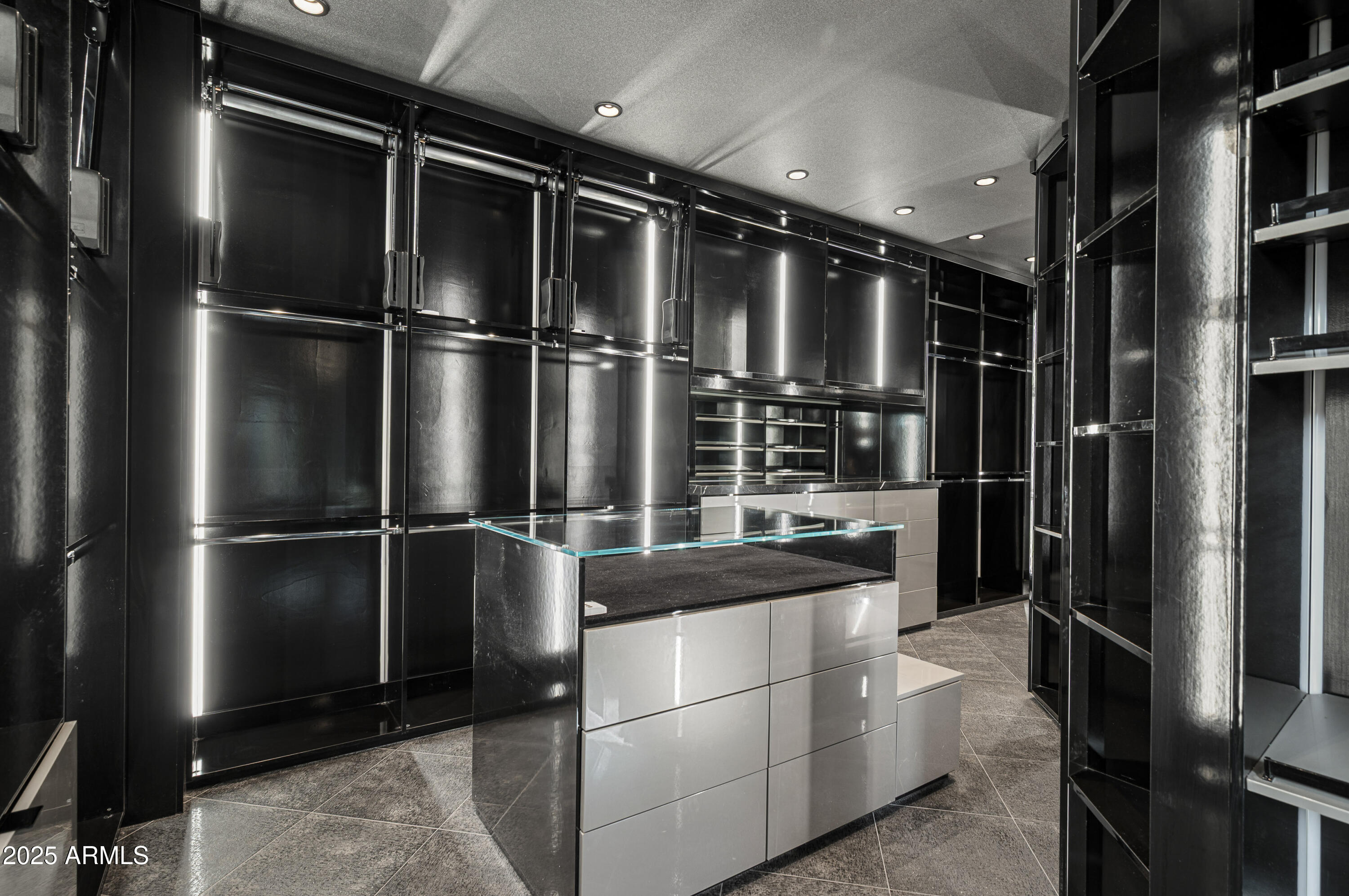 10324 E CALLE DE LAS BRISAS