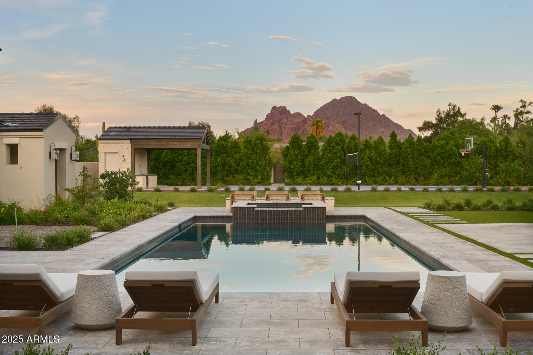 5524 N HOMESTEAD Lane