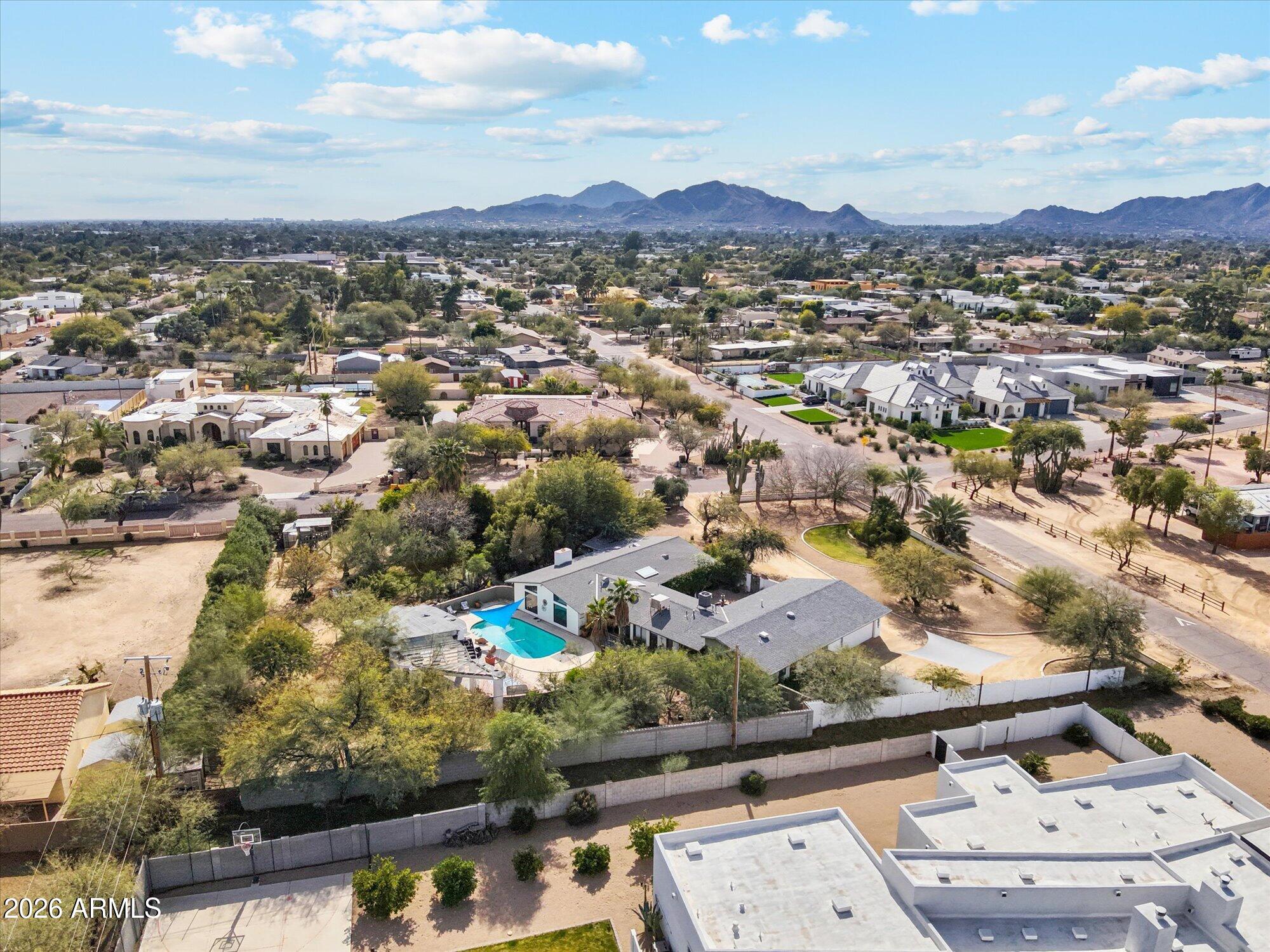 6602 E Paradise Drive -