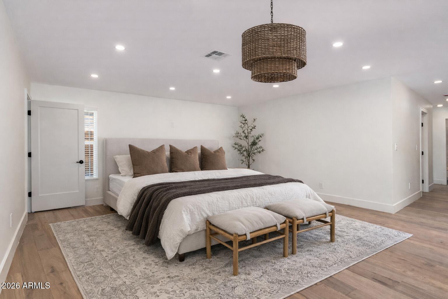 829 E DESERT PARK Lane