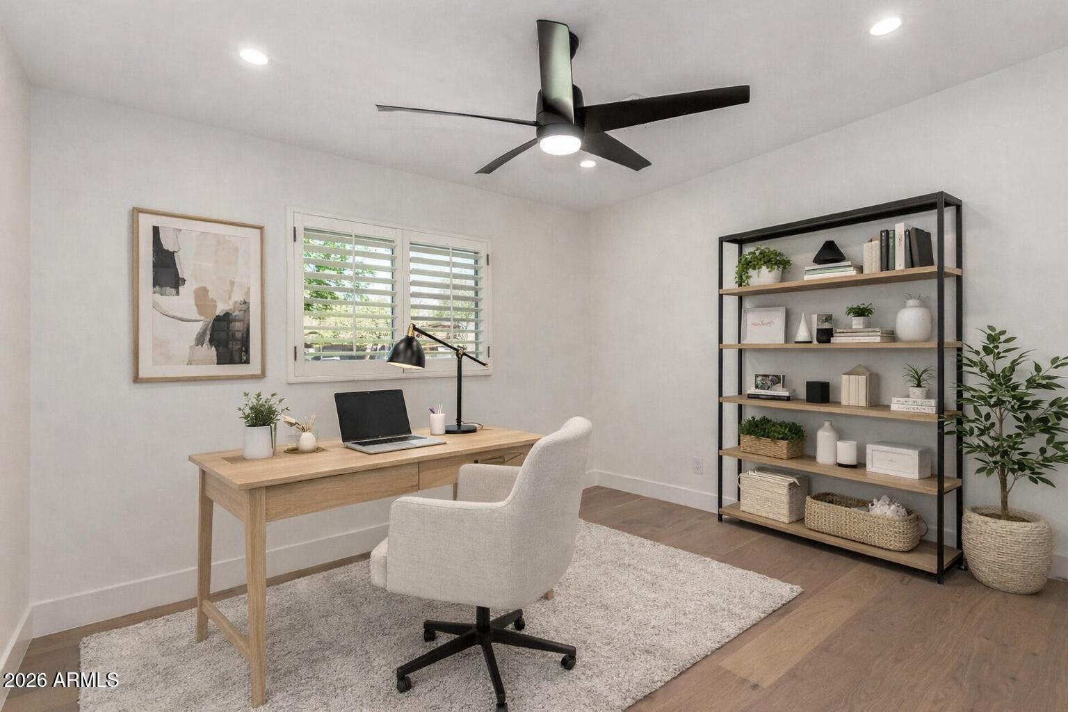 829 E DESERT PARK Lane