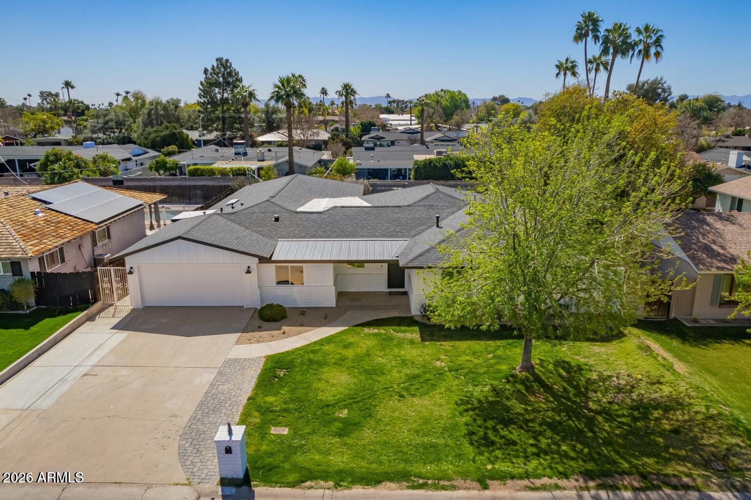 829 E DESERT PARK Lane