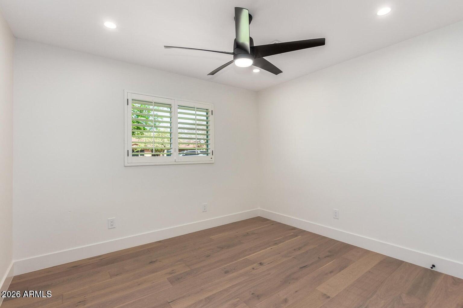 829 E DESERT PARK Lane