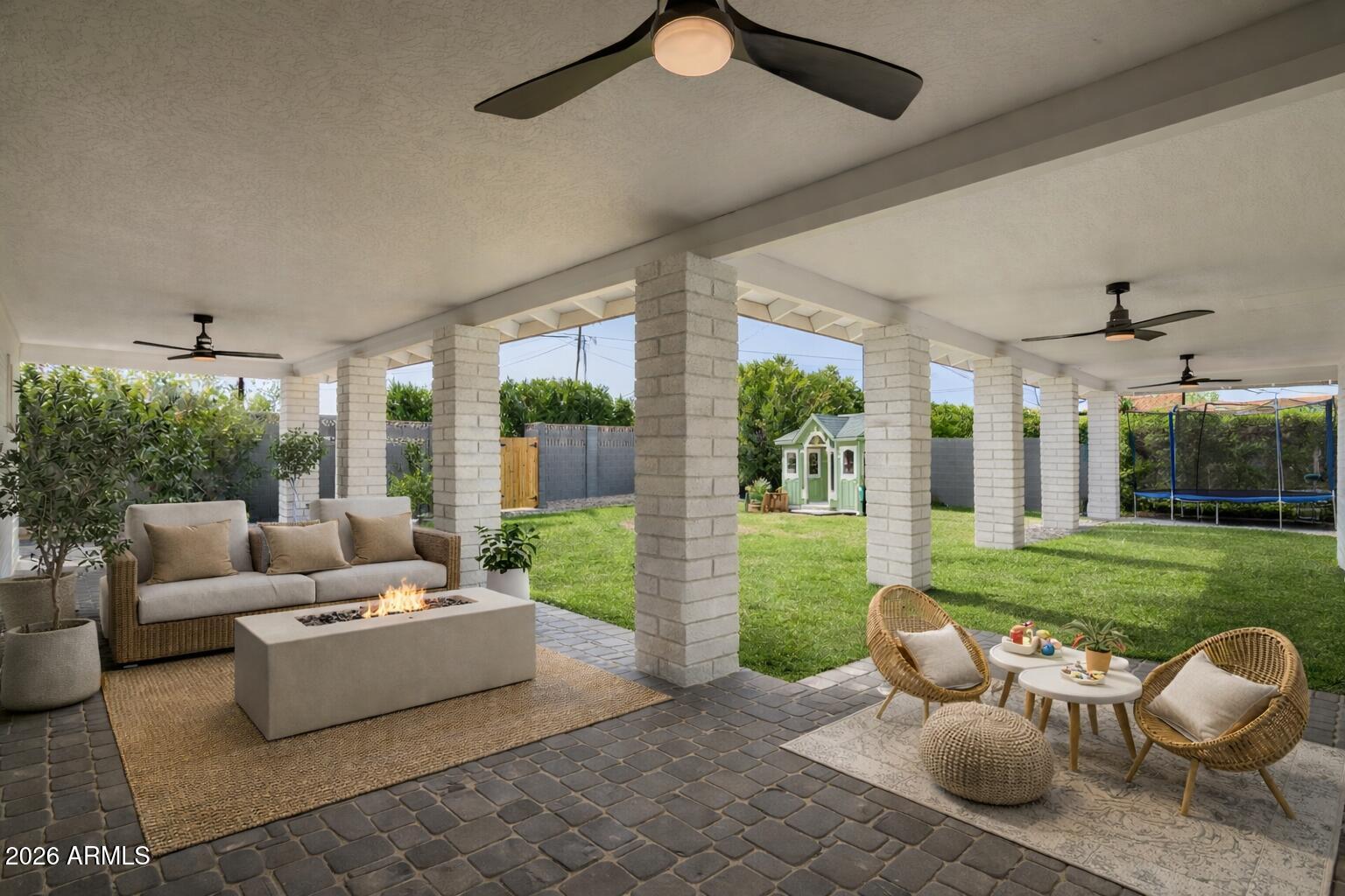 829 E DESERT PARK Lane