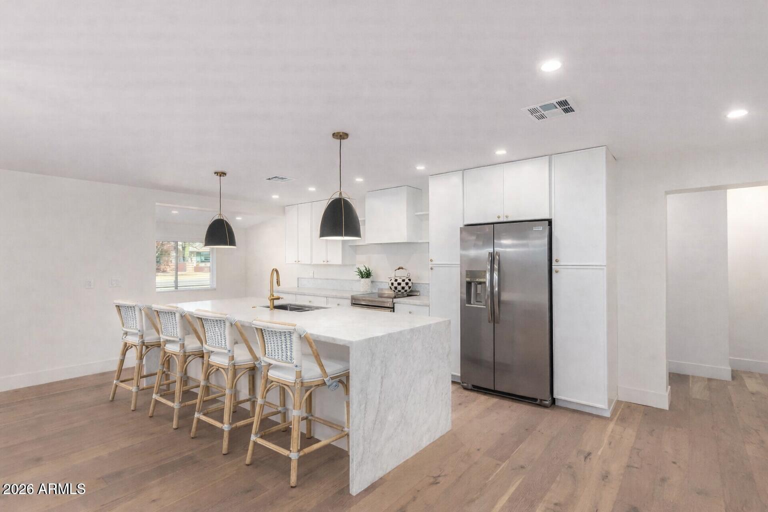 829 E DESERT PARK Lane