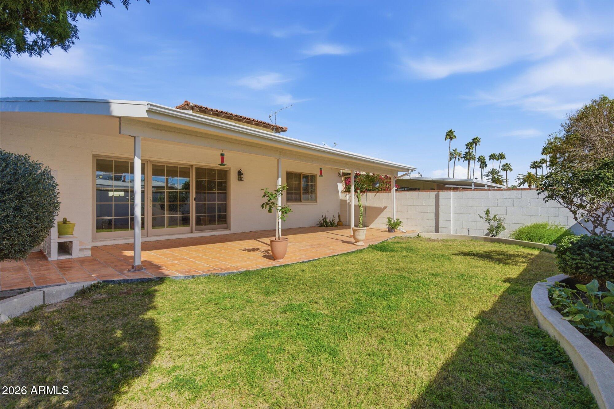 7637 E THORNWOOD Drive